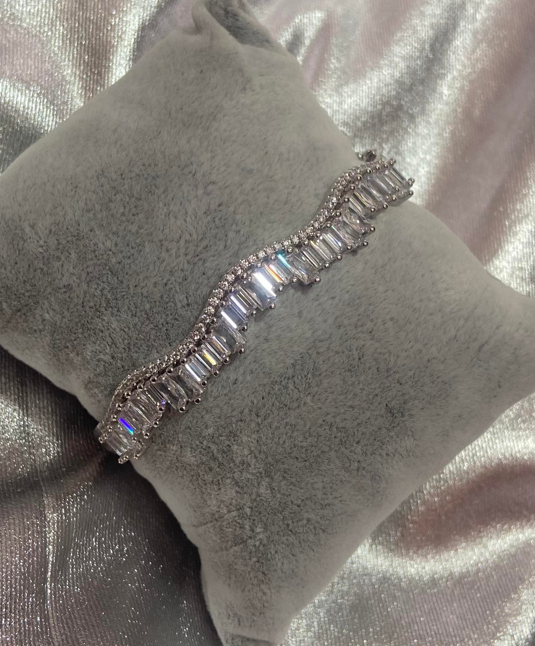 Taşlı Gümüş Çelik Kelepçe