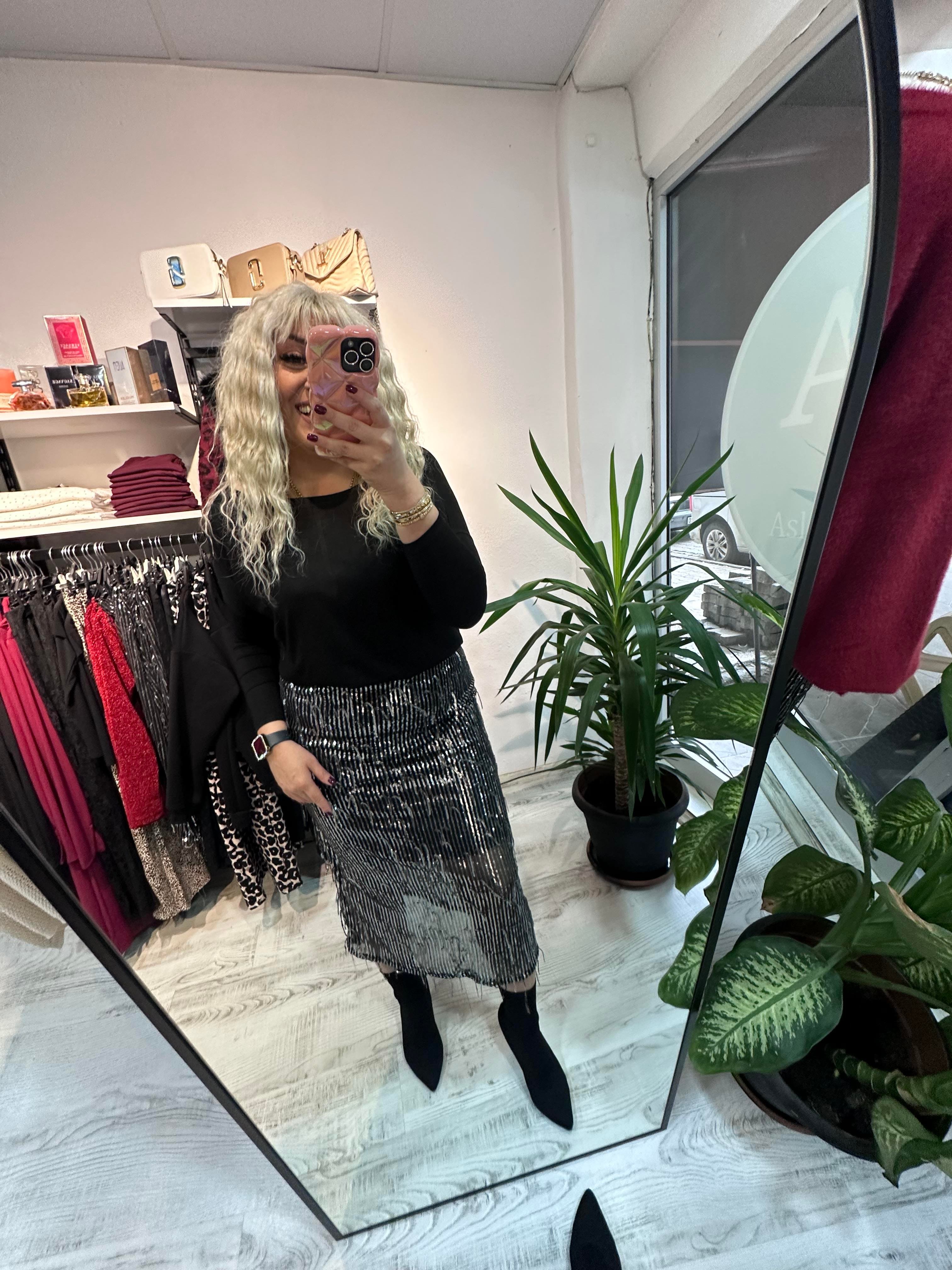 Tüy Pullu Payet Etek 