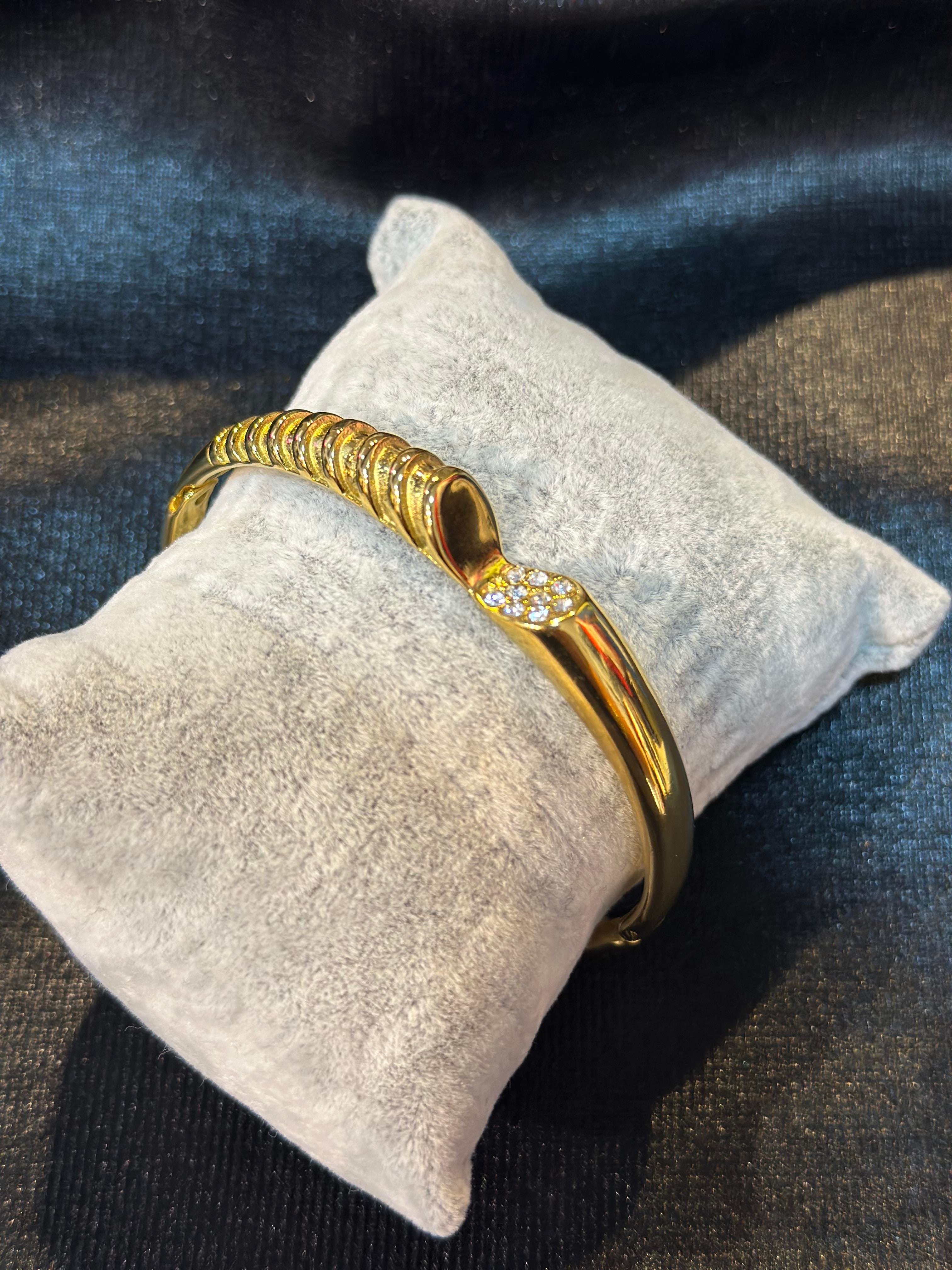 V Taşlı Çelik Bileklik