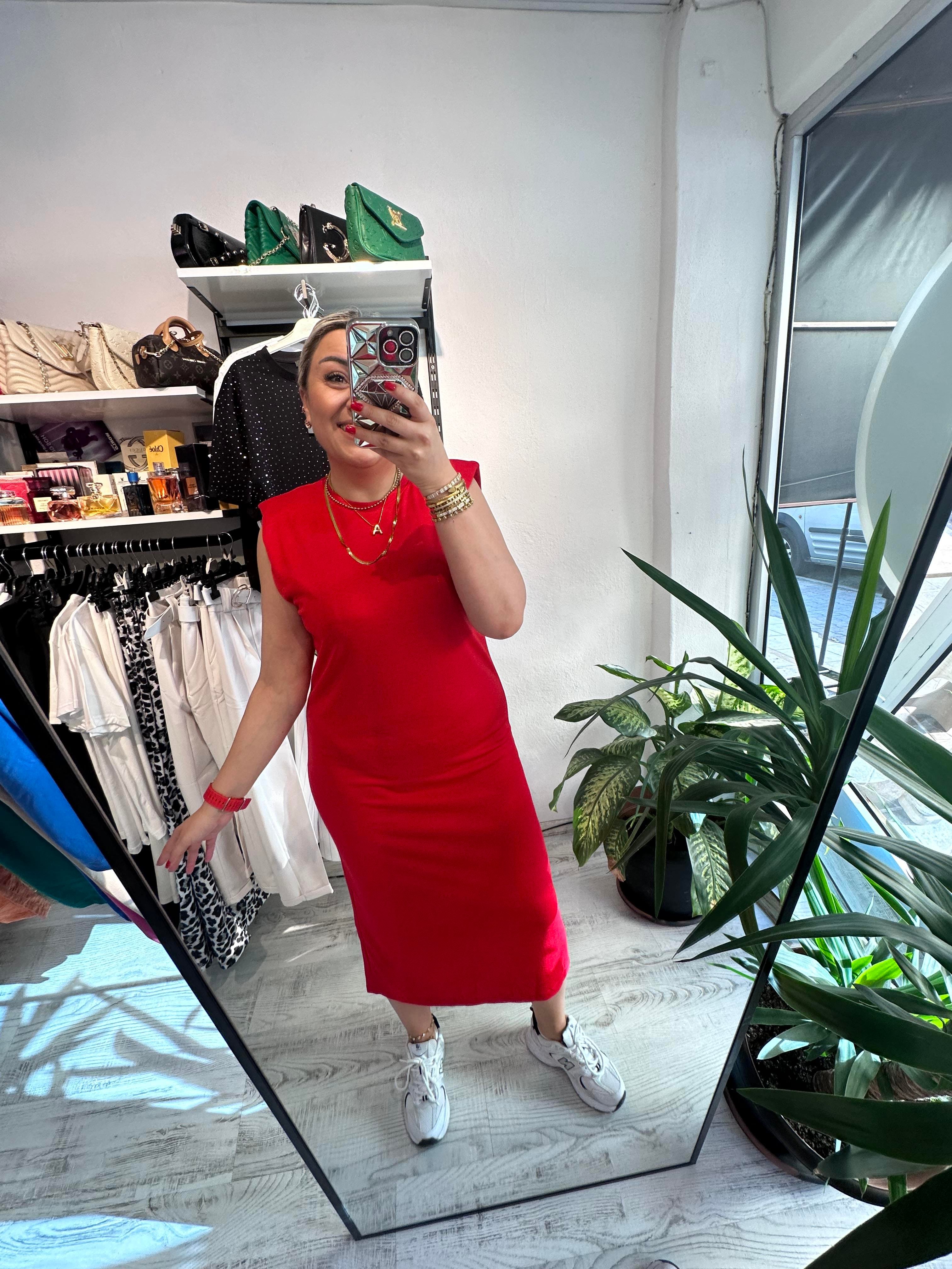 Vatkalı Kırmızı Elbise