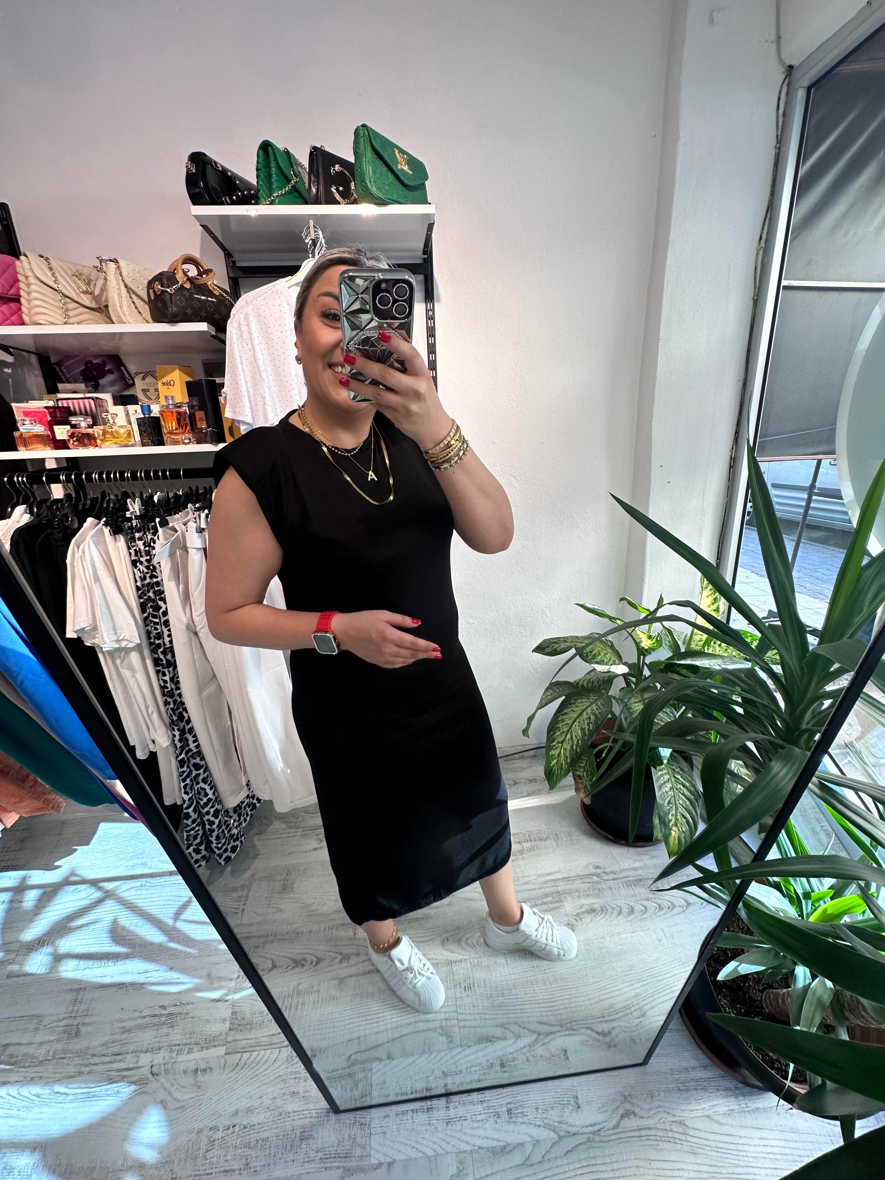 Vatkalı Siyah Elbise