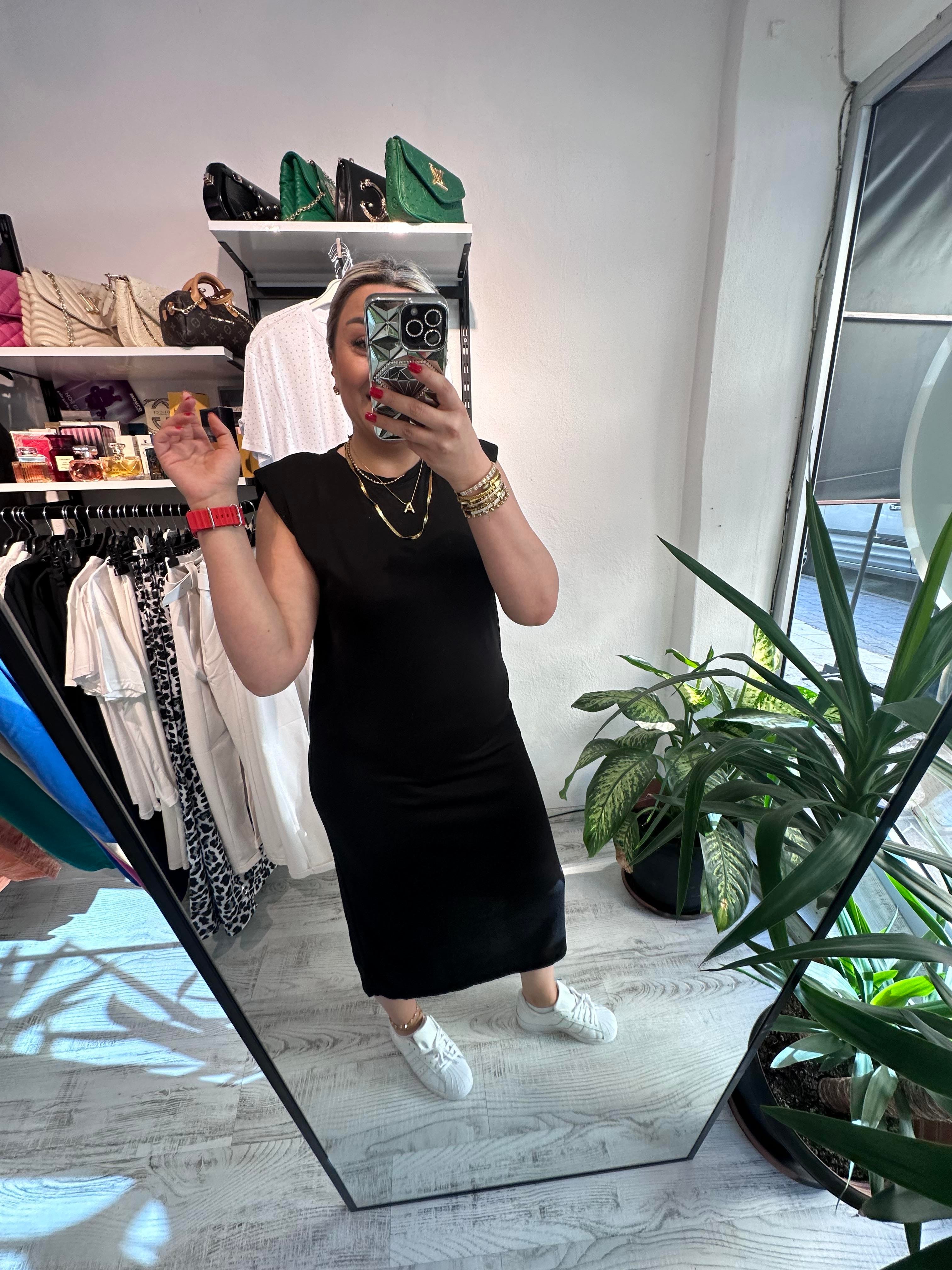 Vatkalı Siyah Elbise