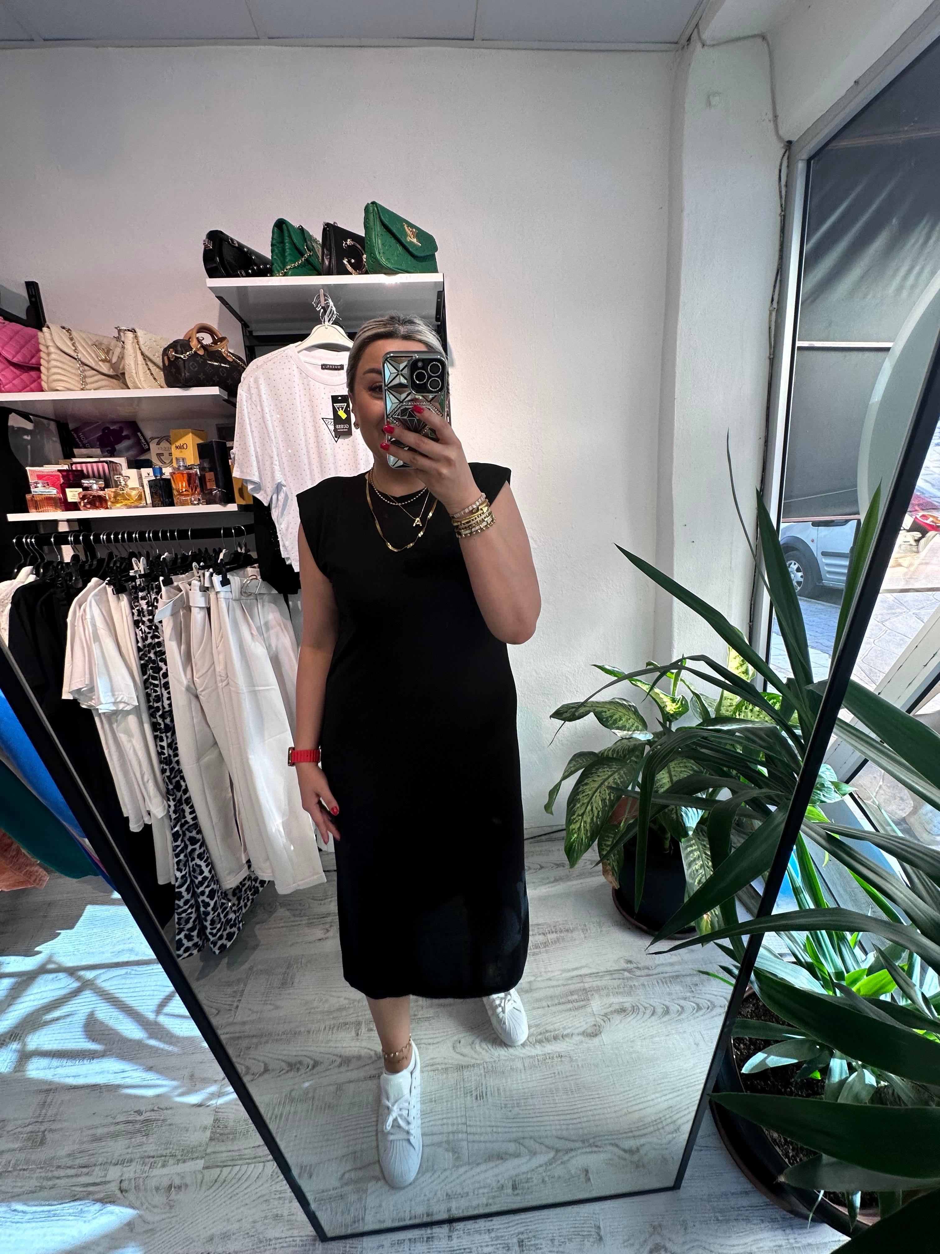 Vatkalı Siyah Elbise