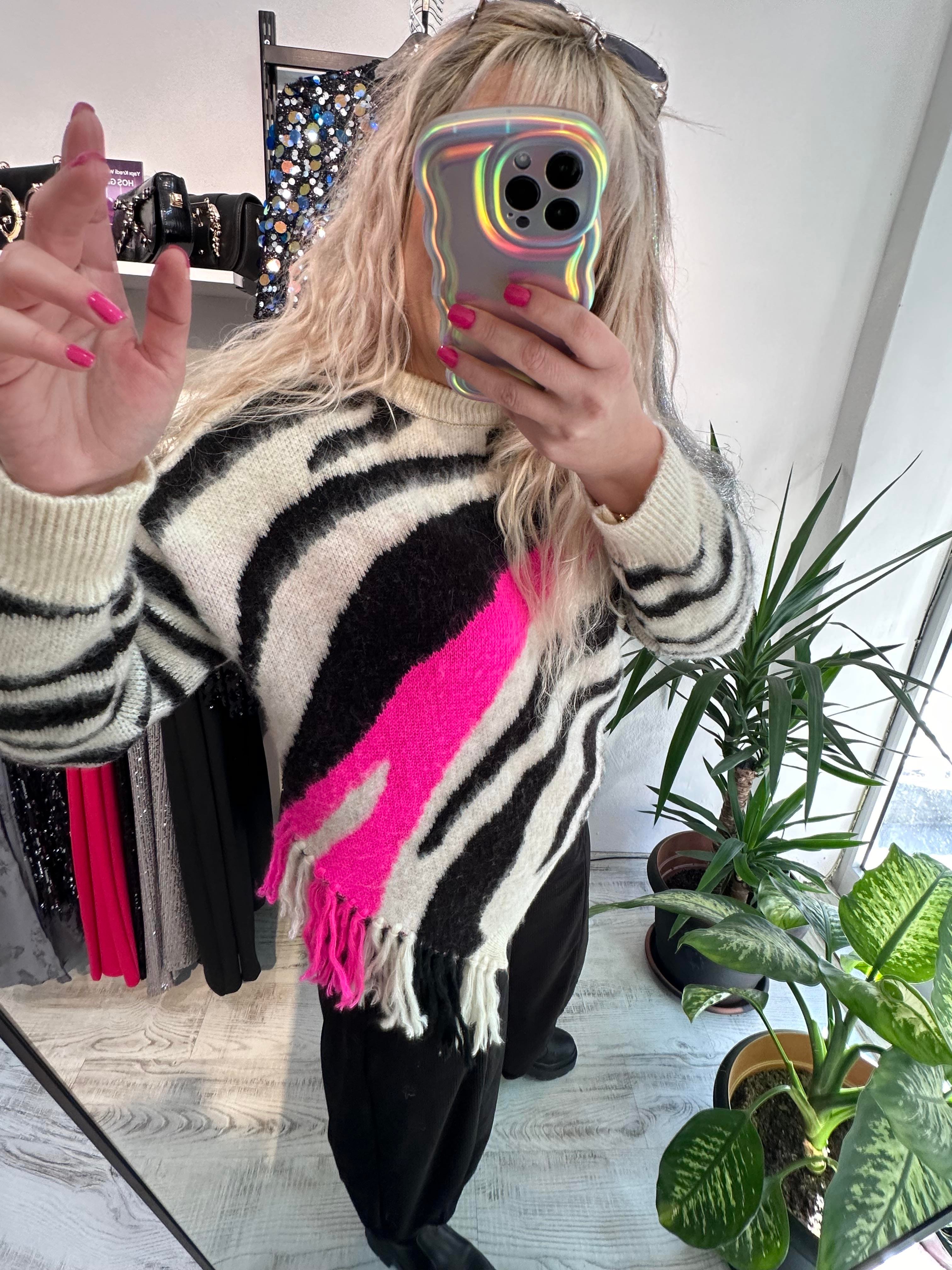 Vizon Neon Pembe Zebra Desenli Püsküllü Kazak