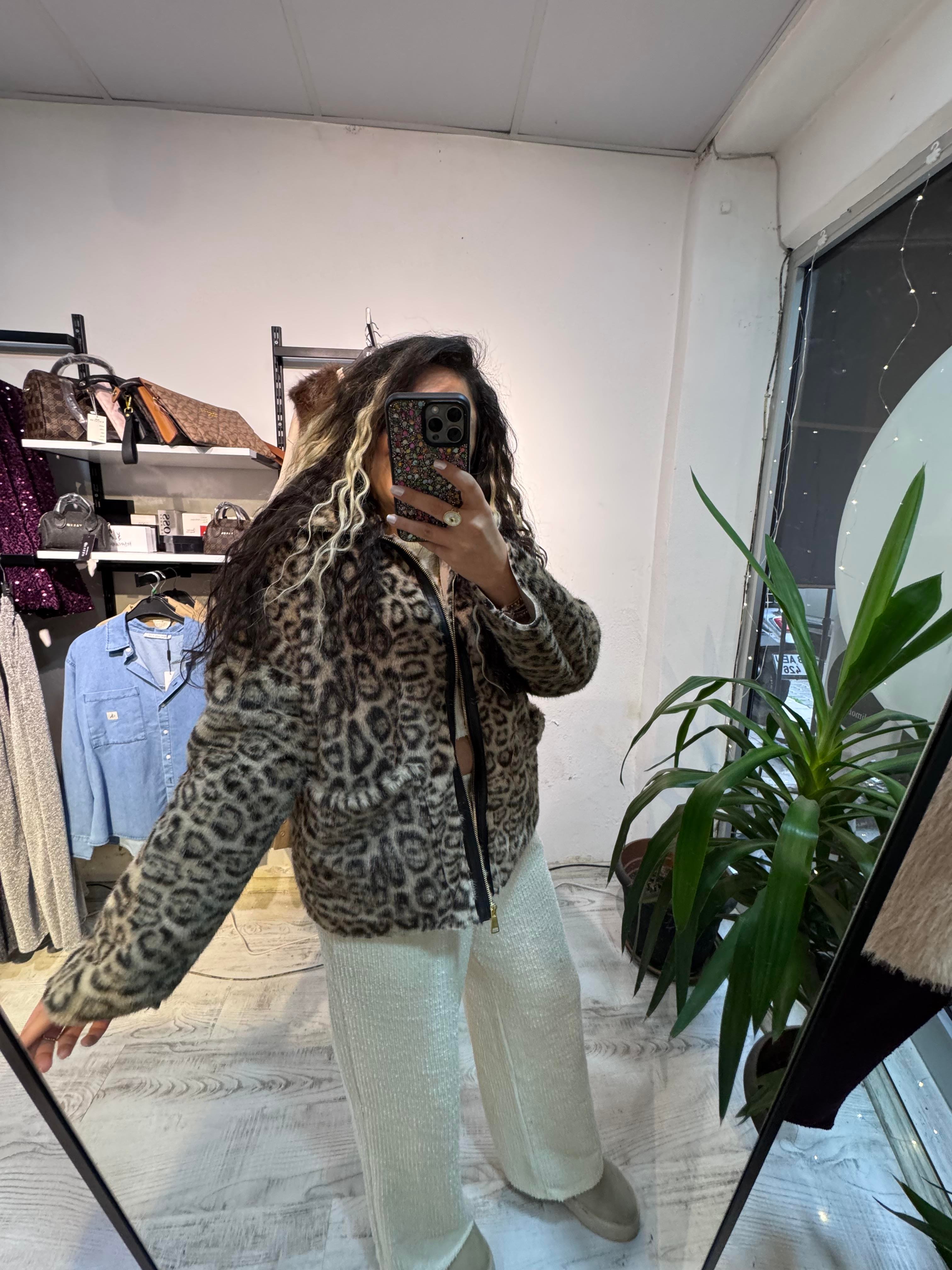 Vizon Renk Leopar İpek Kürk