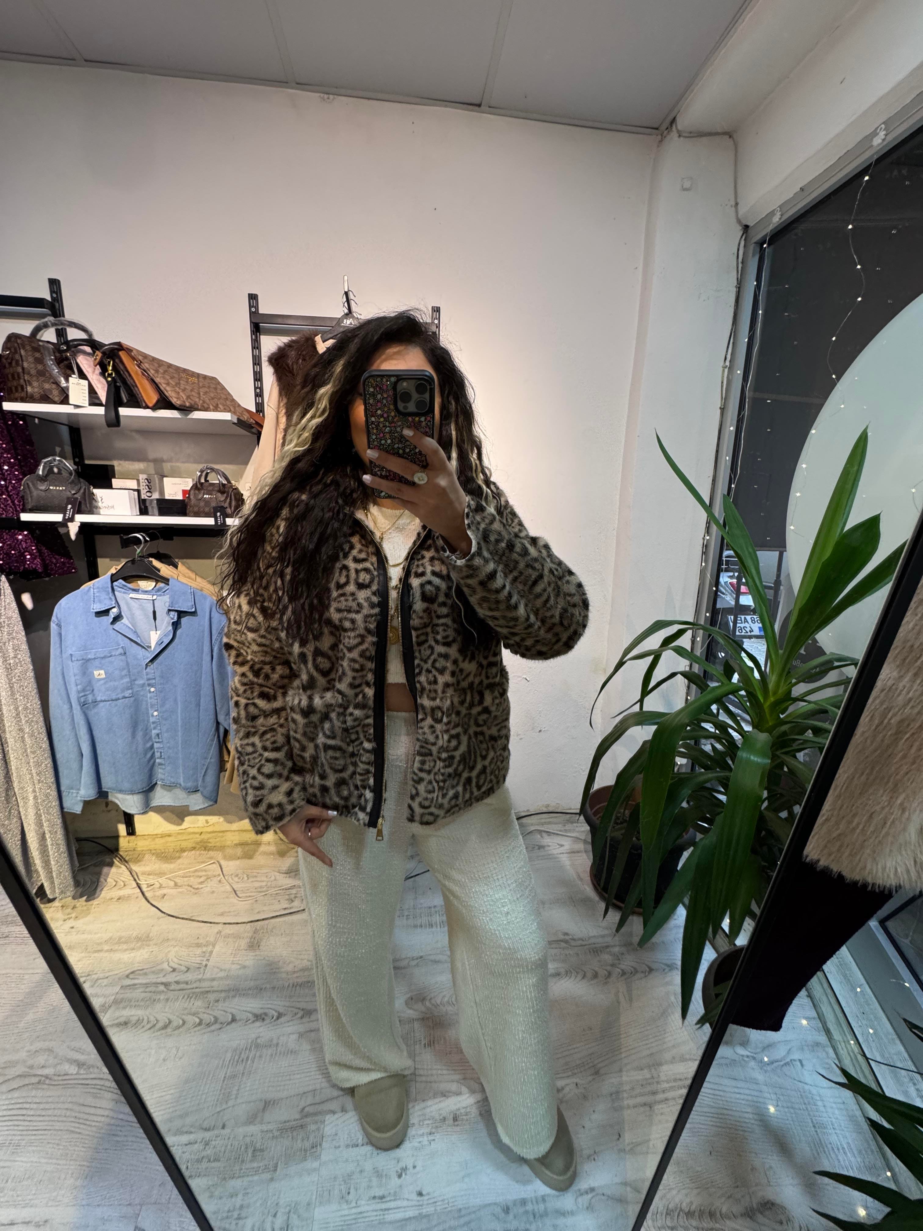 Vizon Renk Leopar İpek Kürk