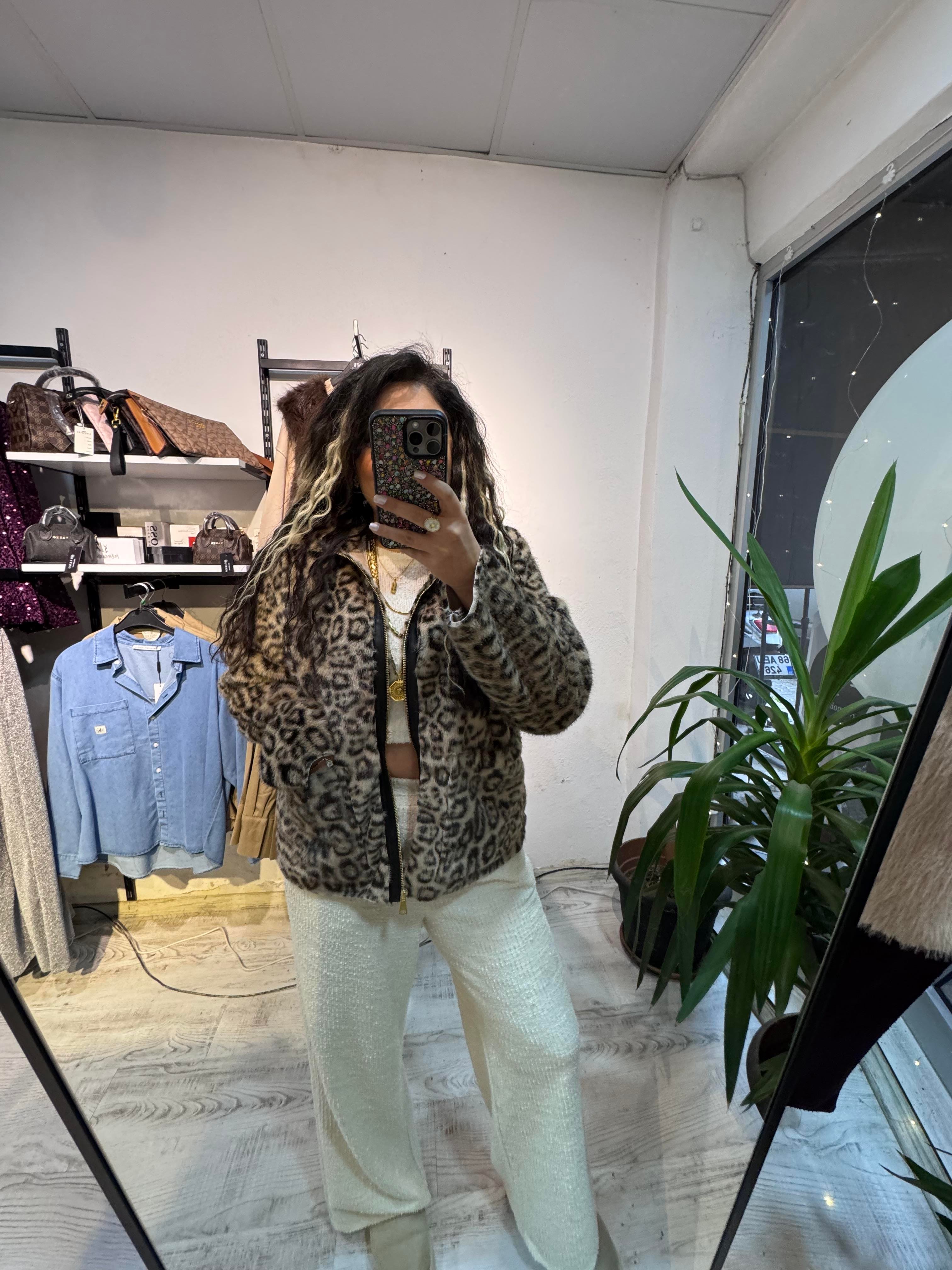 Vizon Renk Leopar İpek Kürk