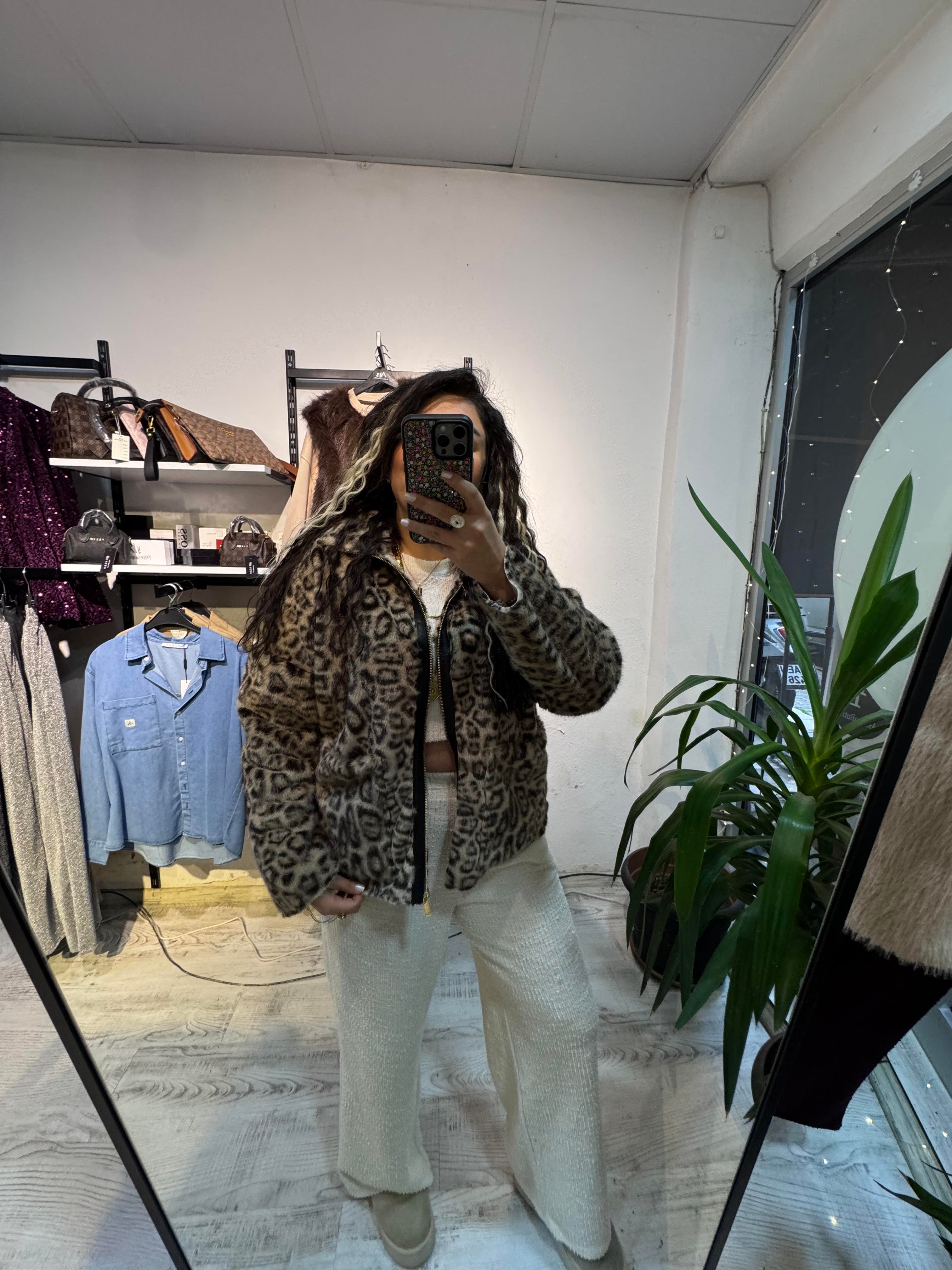 Vizon Renk Leopar İpek Kürk