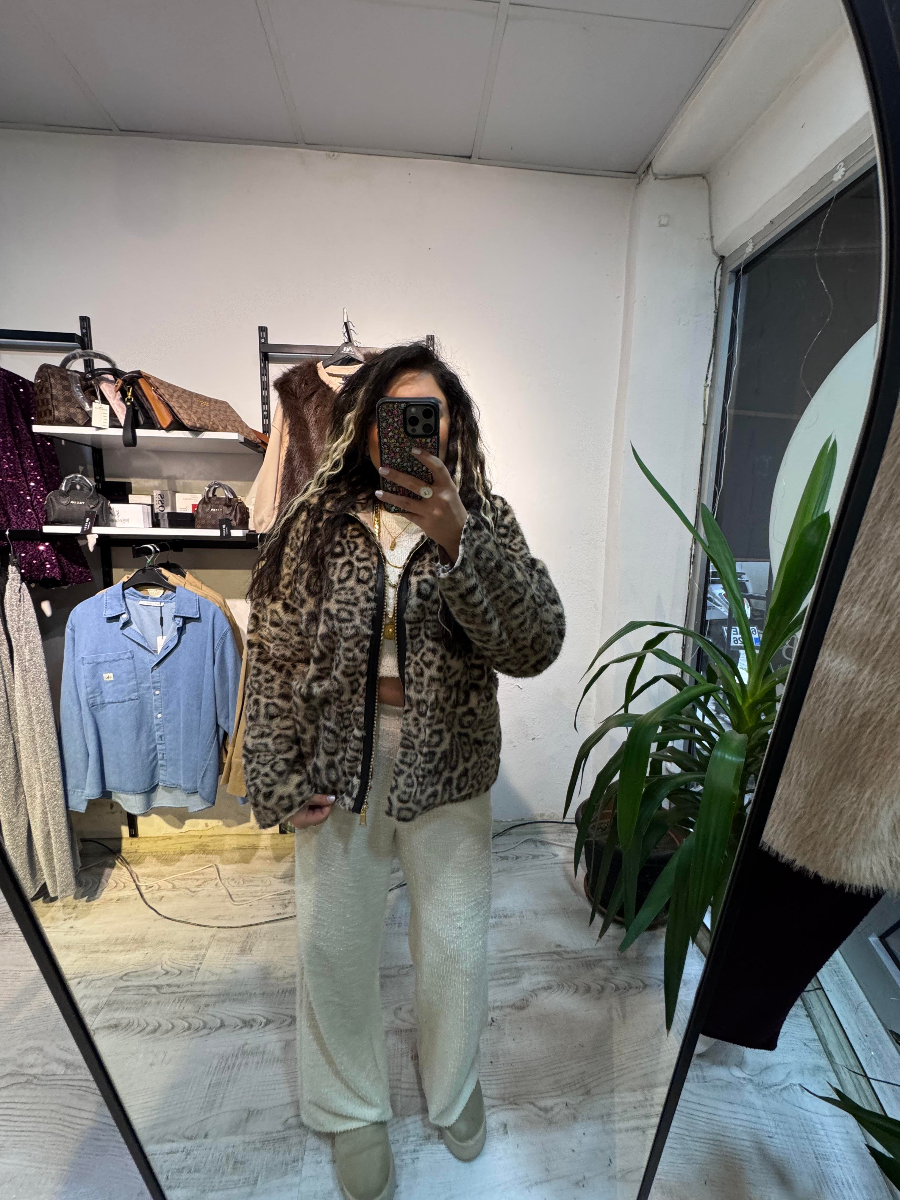 Vizon Renk Leopar İpek Kürk