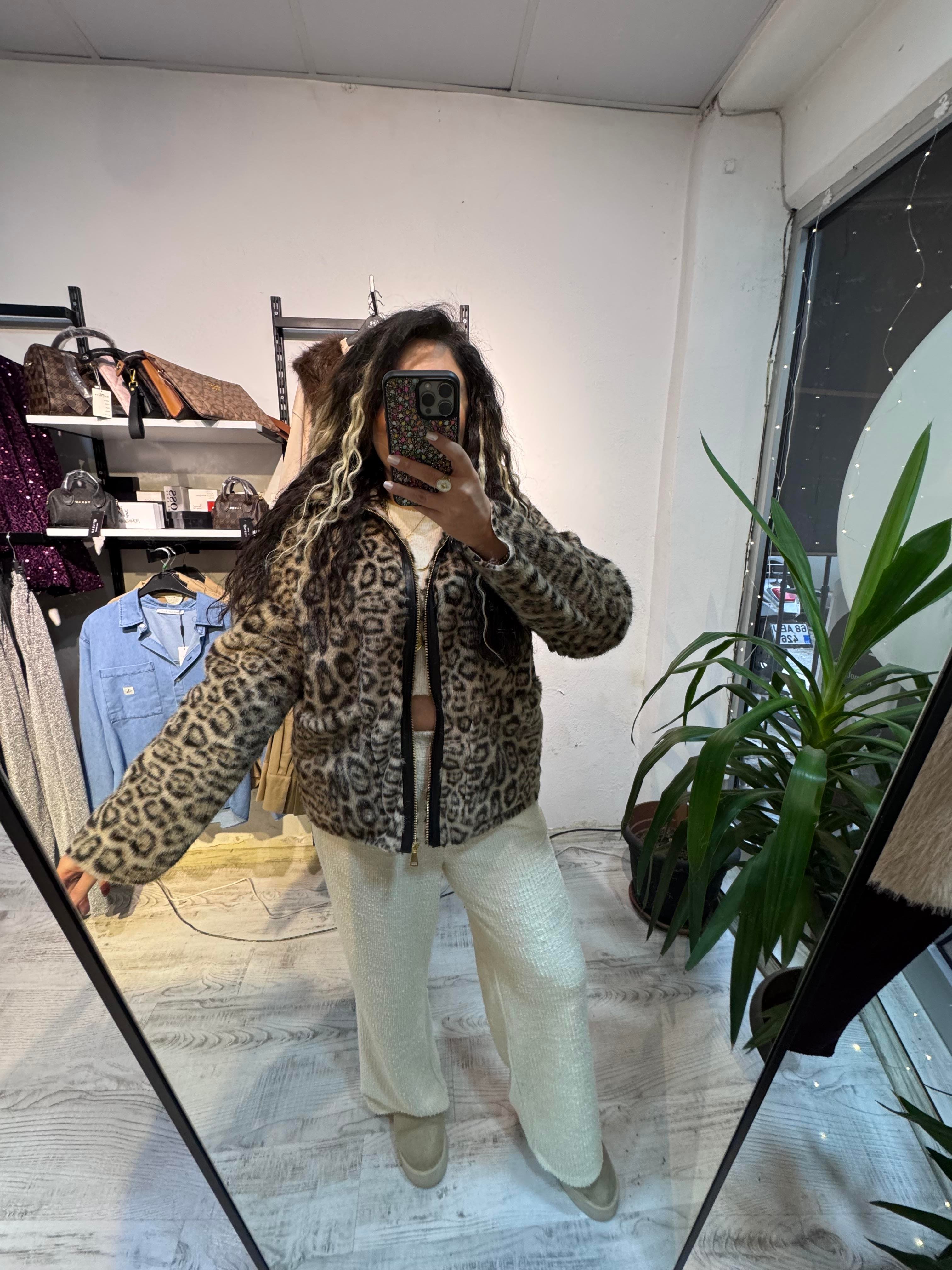 Vizon Renk Leopar İpek Kürk