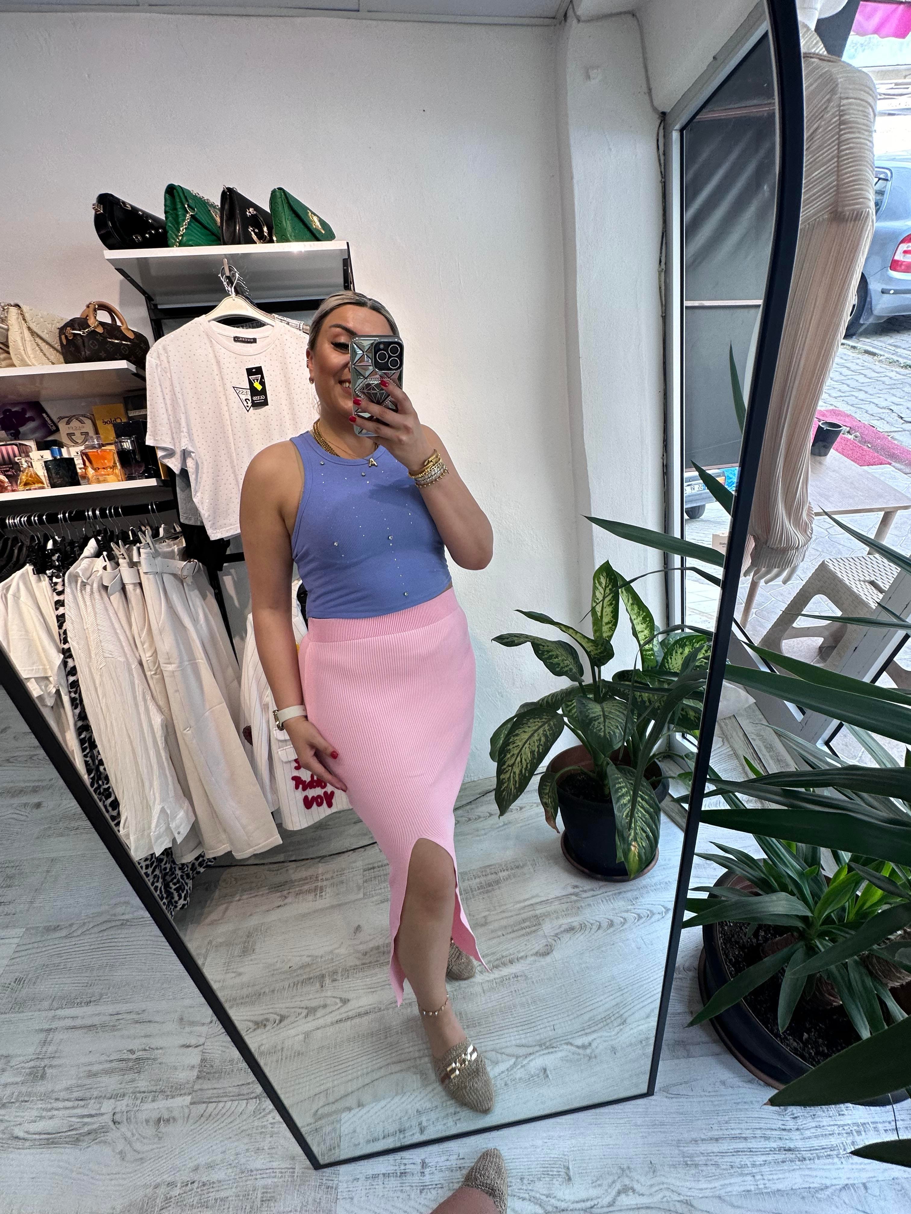 Yırtmaçlı Pembe Merserize Etek