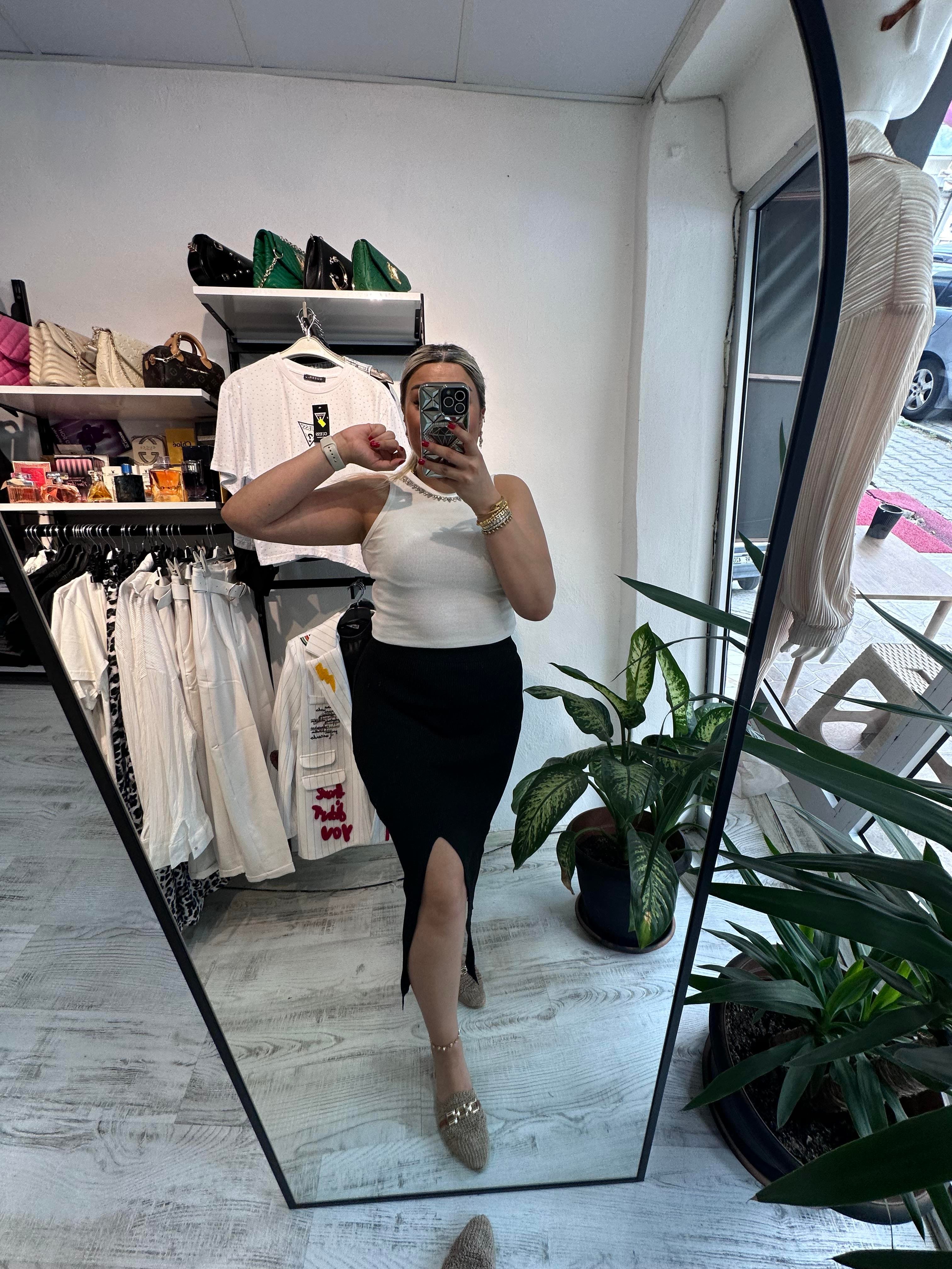 Yırtmaçlı Siyah Merserize Etek