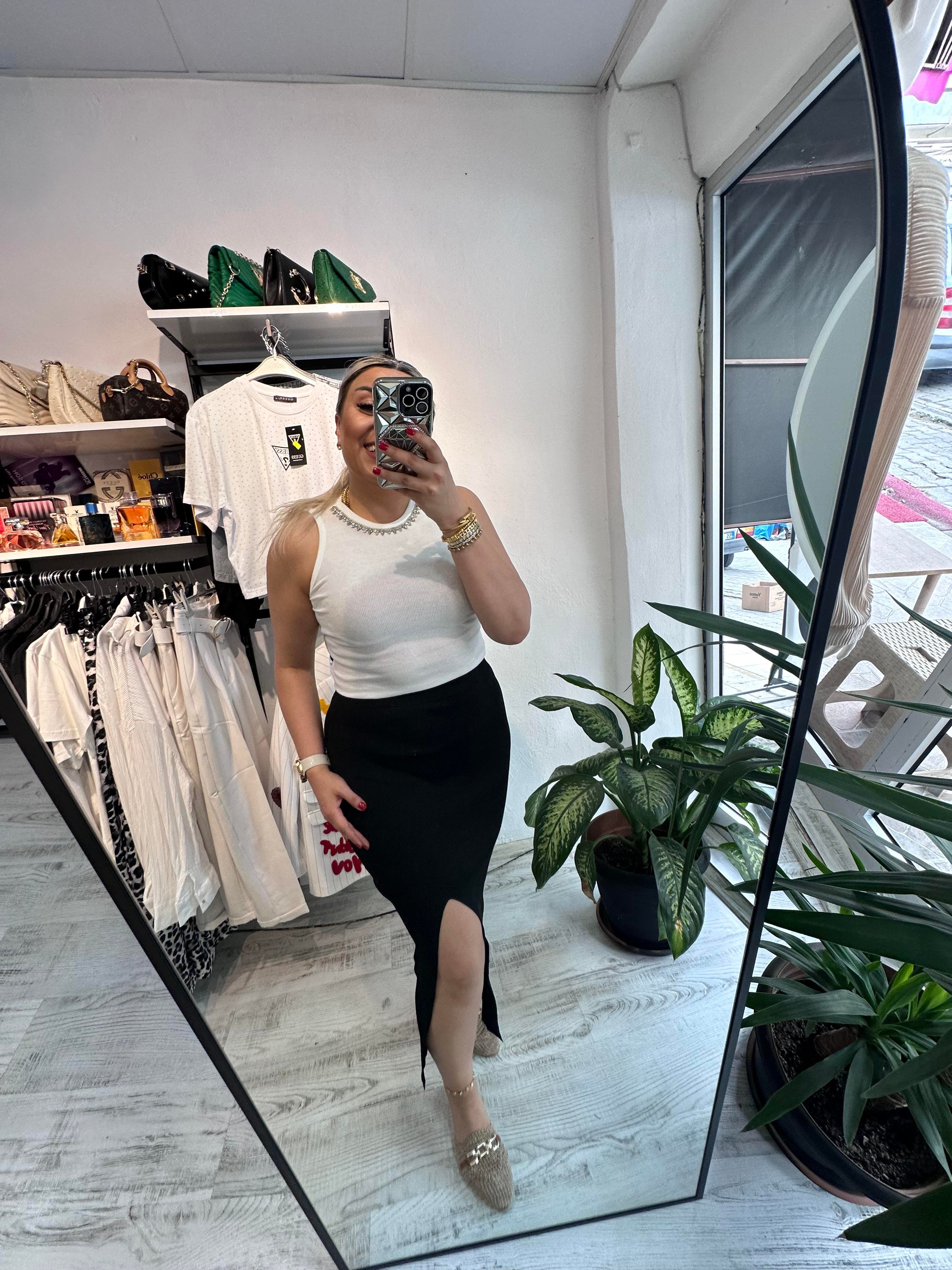 Yırtmaçlı Siyah Merserize Etek