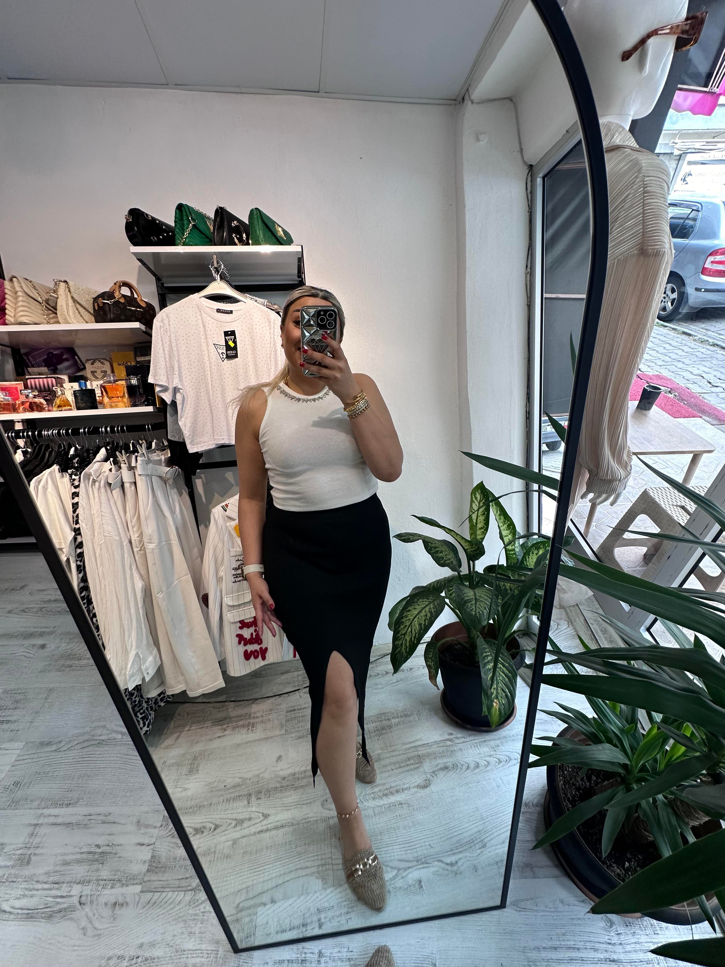 Yırtmaçlı Siyah Merserize Etek