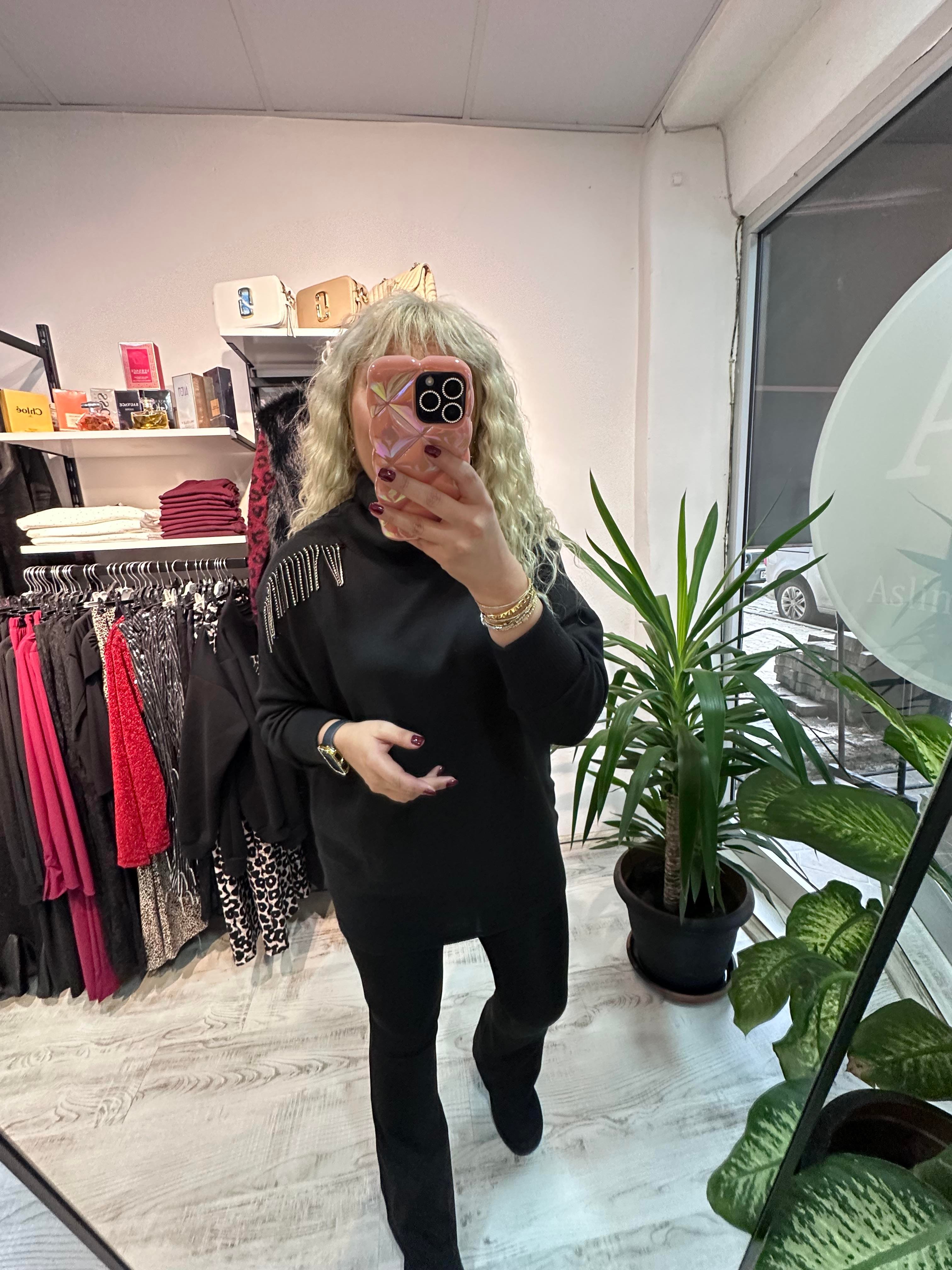 Zincir Detaylı Siyah Balıkçı Yaka Kazak