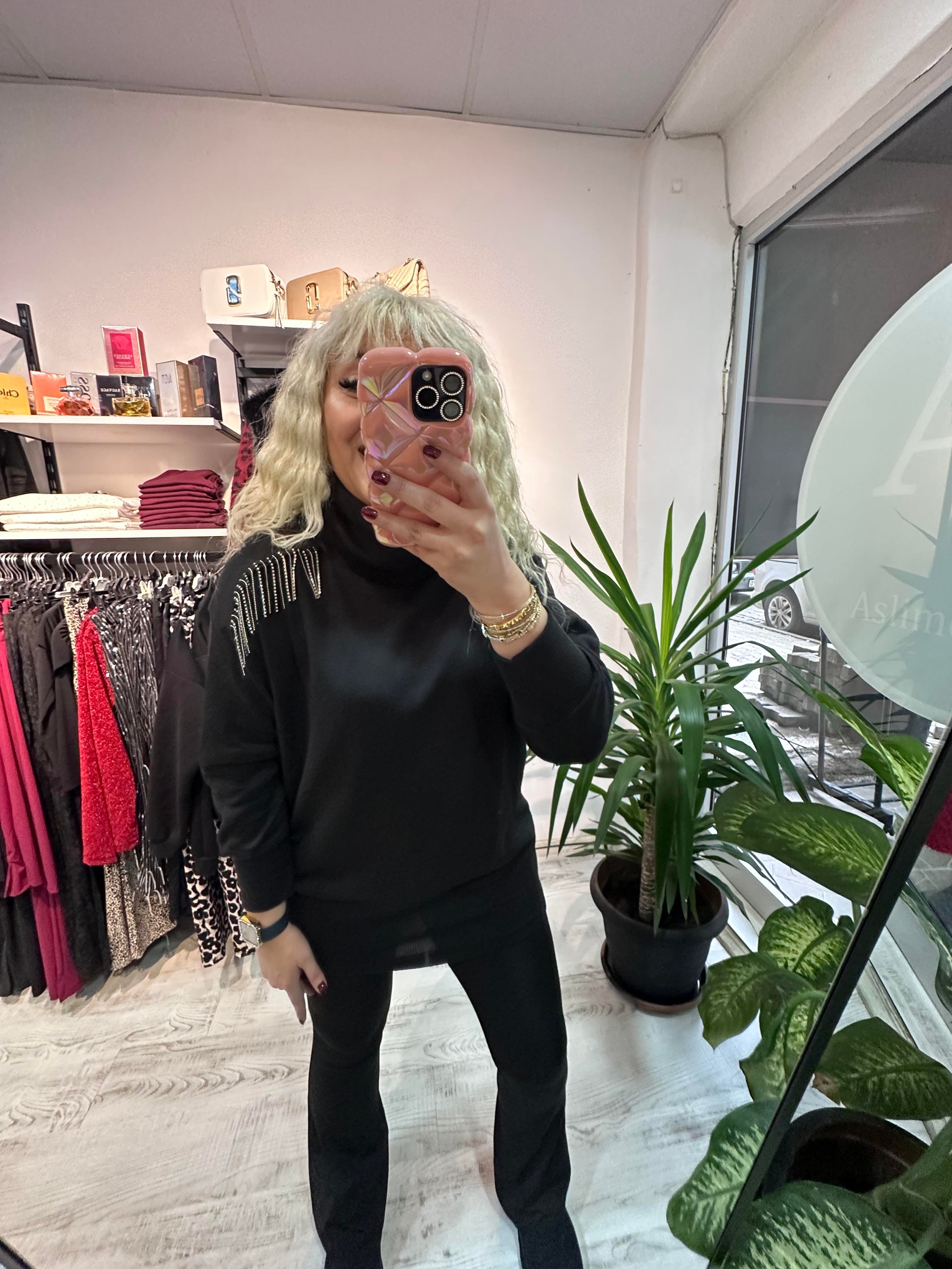 Zincir Detaylı Siyah Balıkçı Yaka Kazak