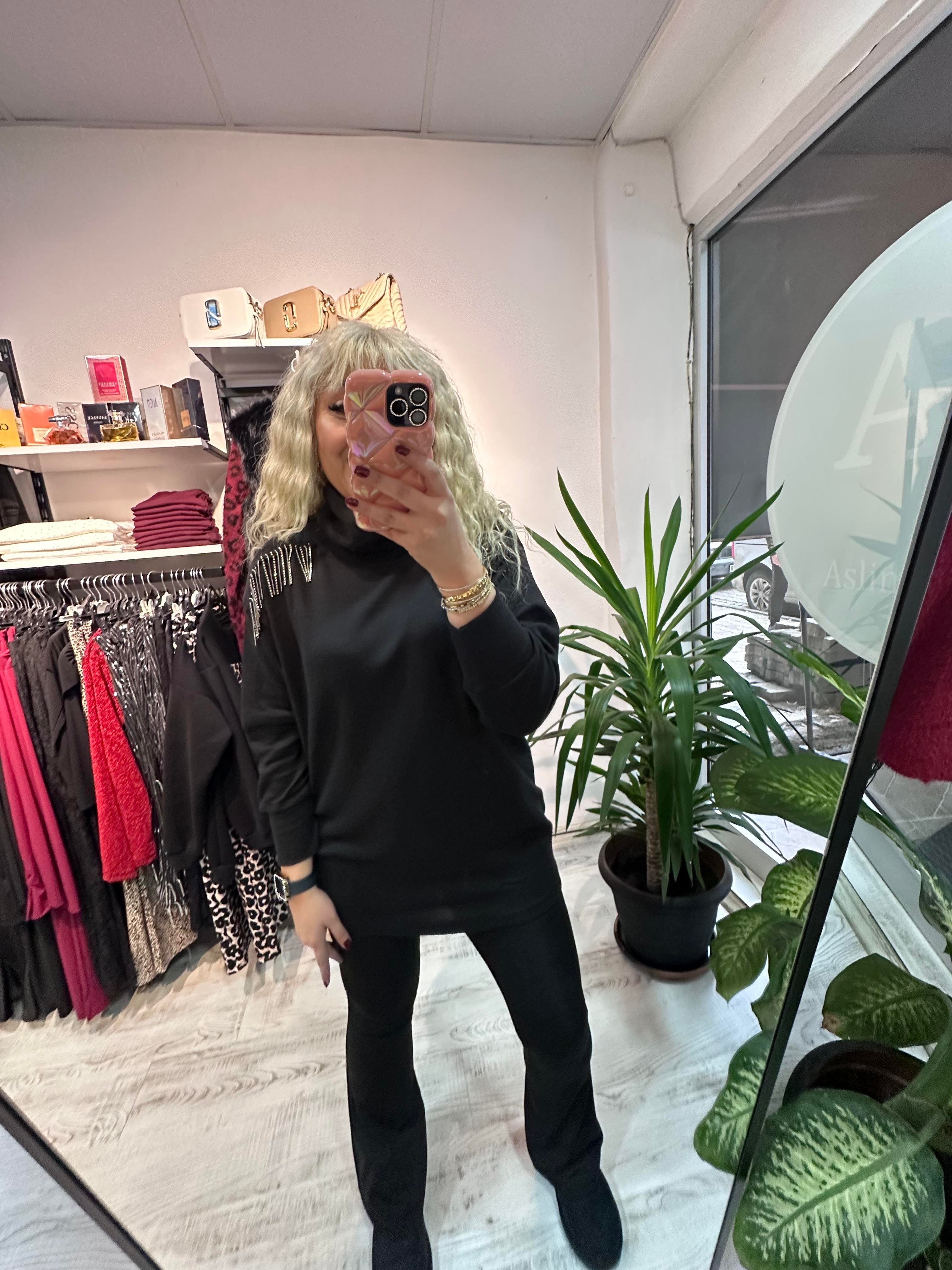 Zincir Detaylı Siyah Balıkçı Yaka Kazak