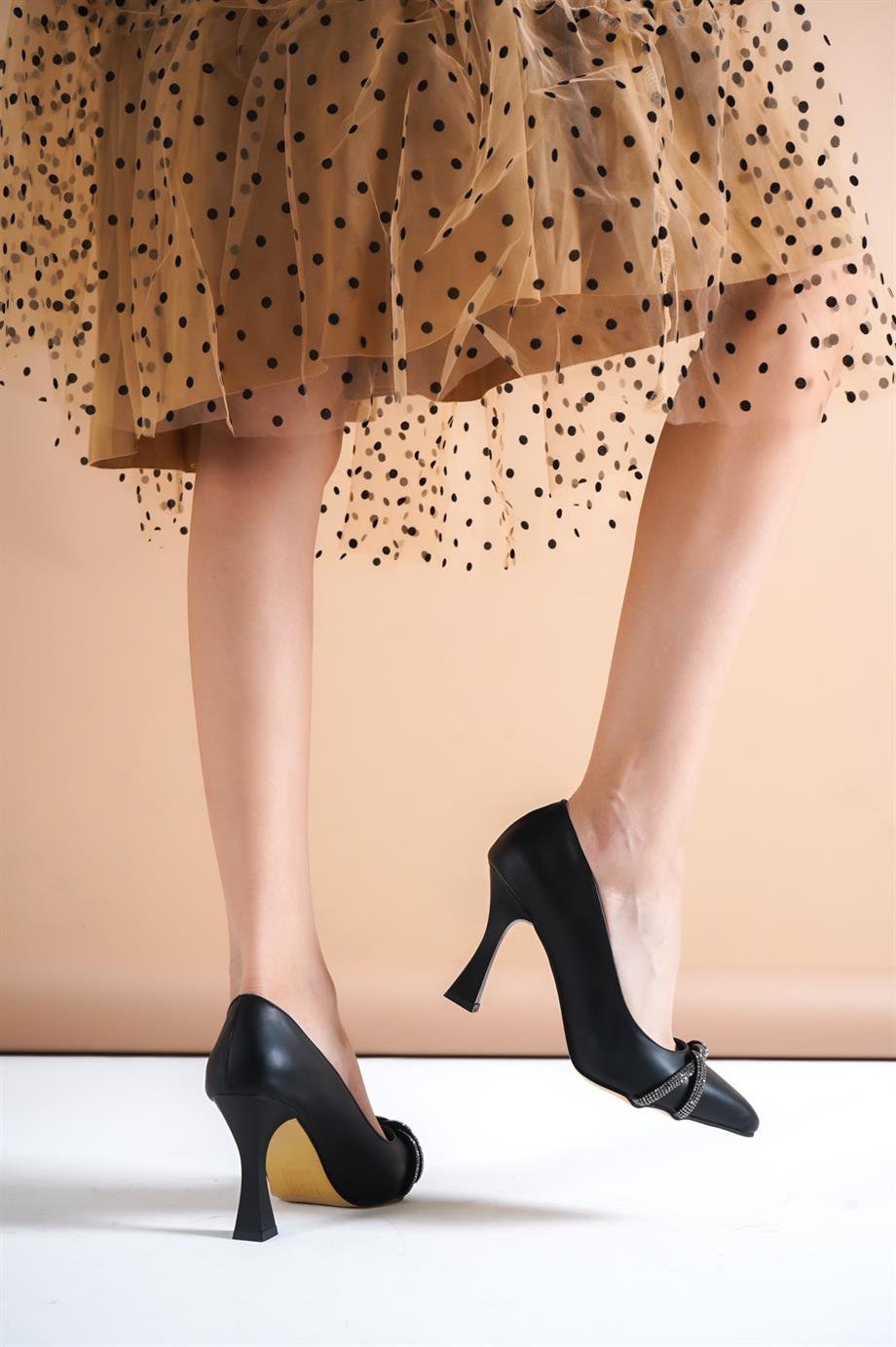 Almia Siyah Cilt Taşlı Kadın Topuklu Stiletto