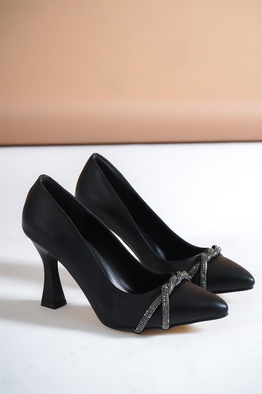 Almia Siyah Cilt Taşlı Kadın Topuklu Stiletto