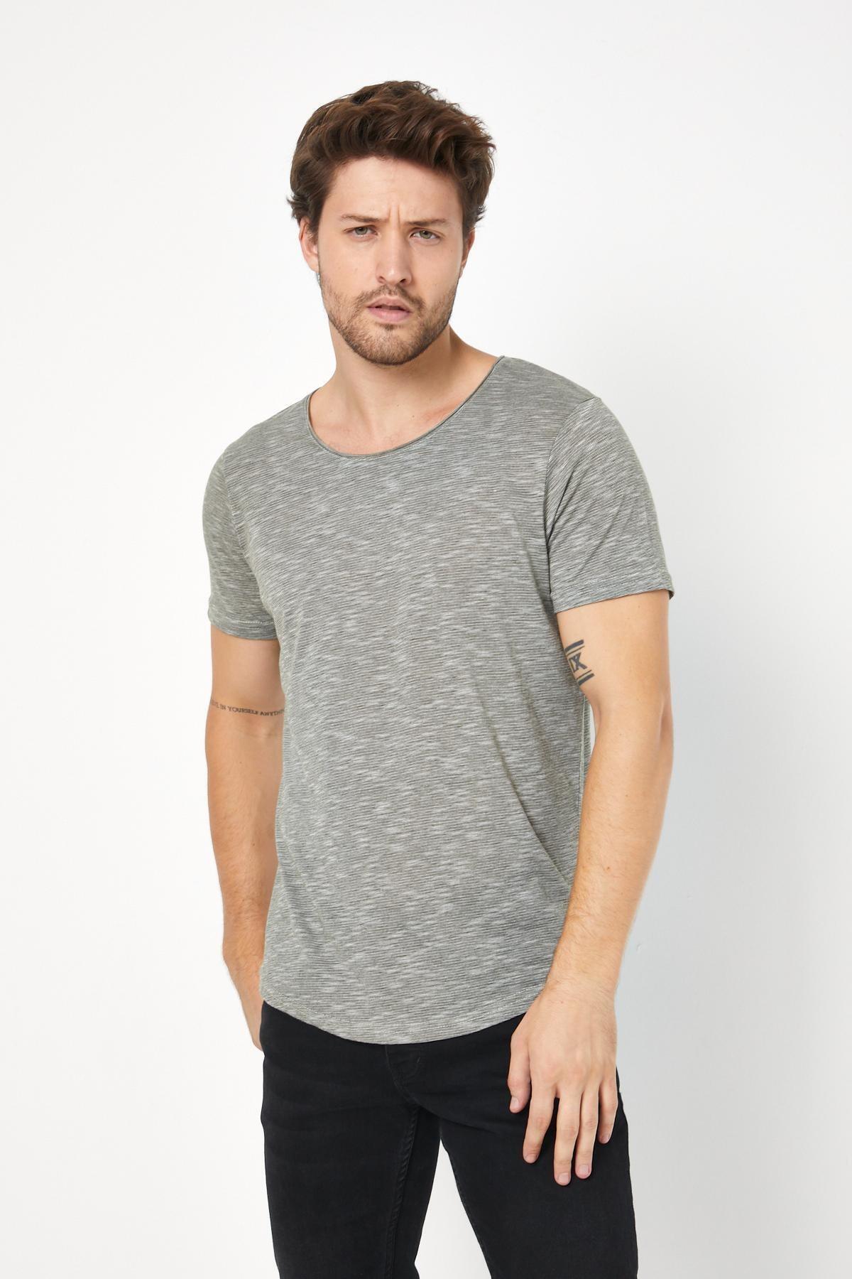 erkek-basic-t-shirt-2-a2a4.jpg