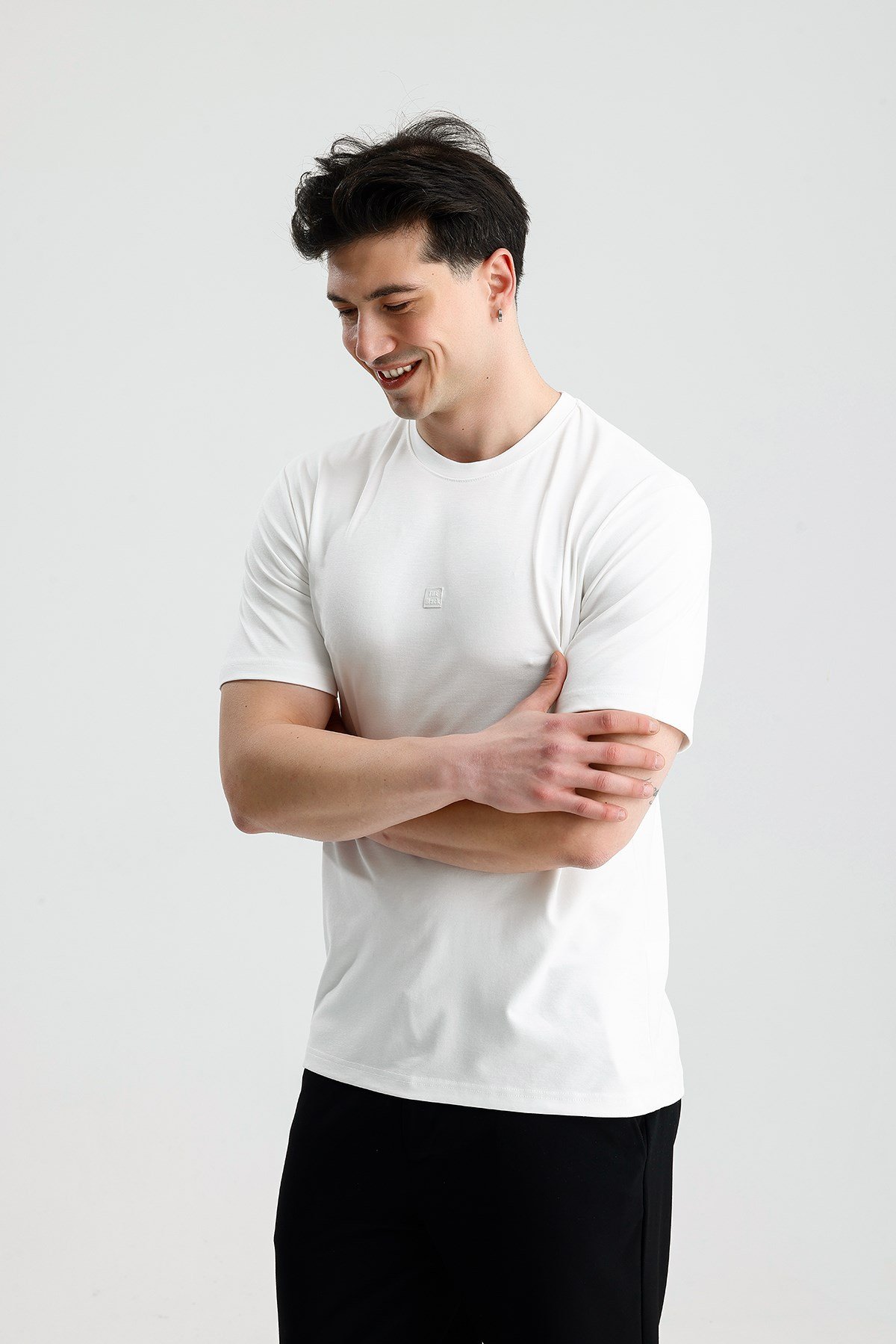 FİGO Erkek Bisiklet Yaka Minimal Logo Detaylı Basic Tişört