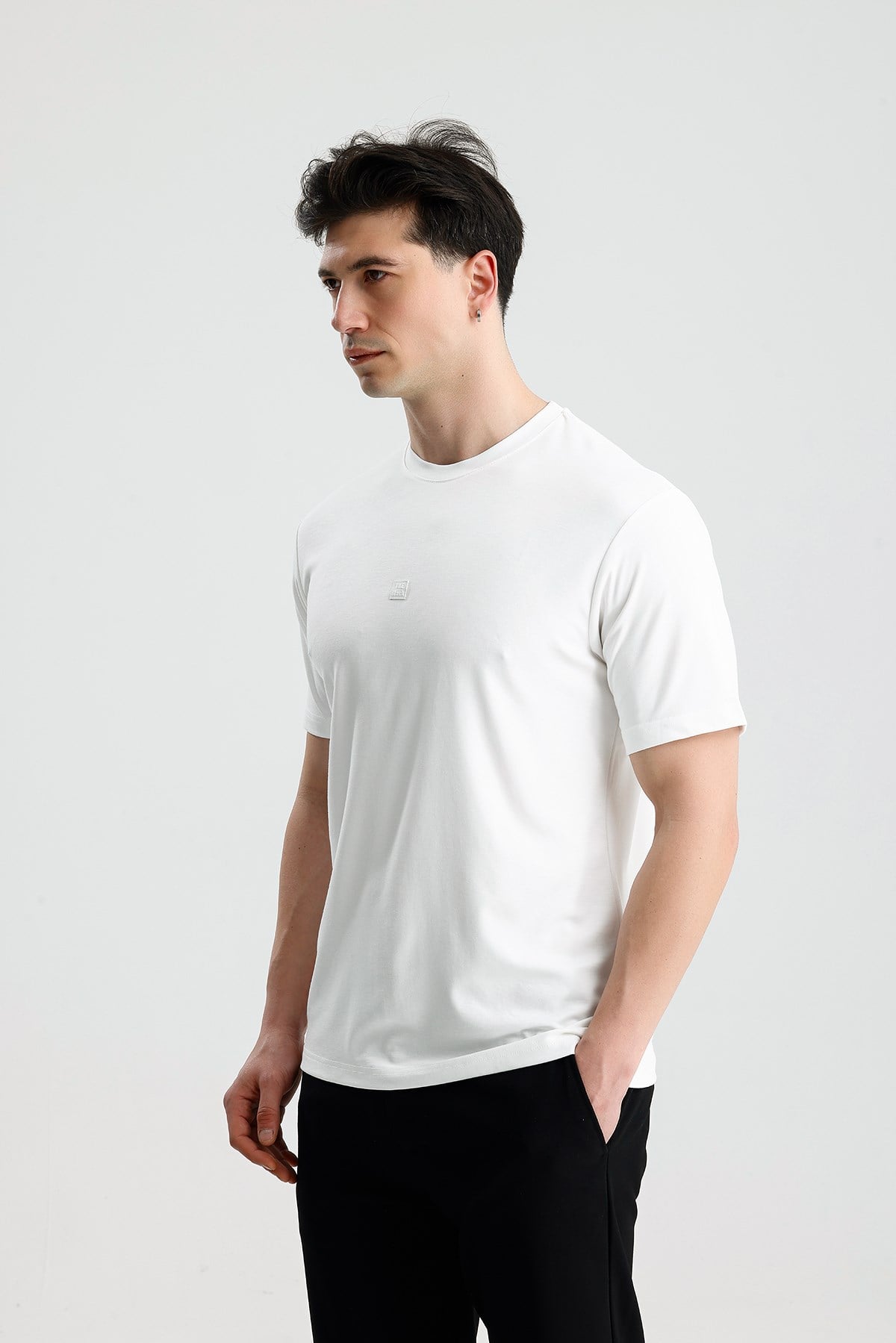 FİGO Erkek Bisiklet Yaka Minimal Logo Detaylı Basic Tişört