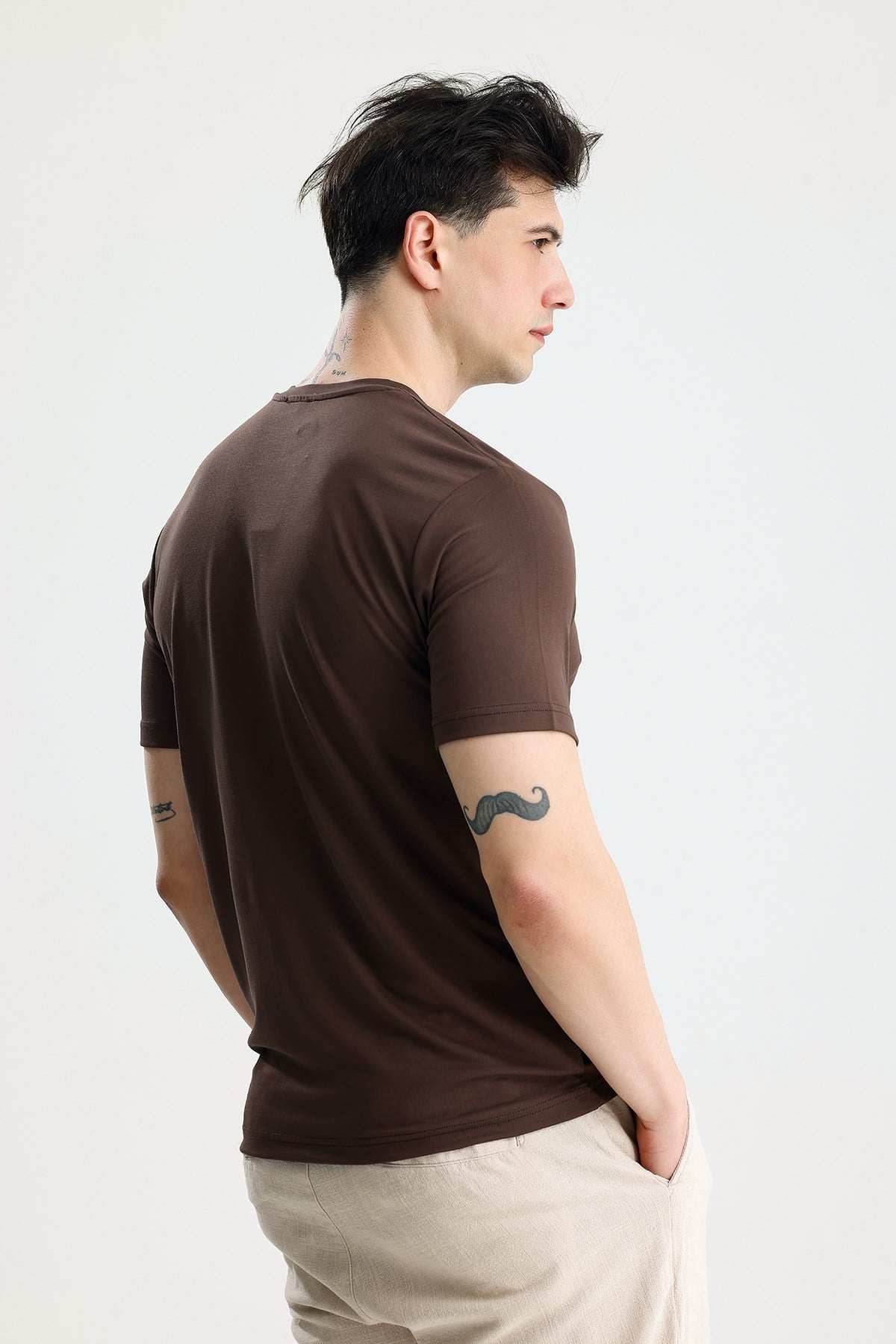 FİGO Erkek Bisiklet Yaka Minimal Logo Detaylı Basic Tişört