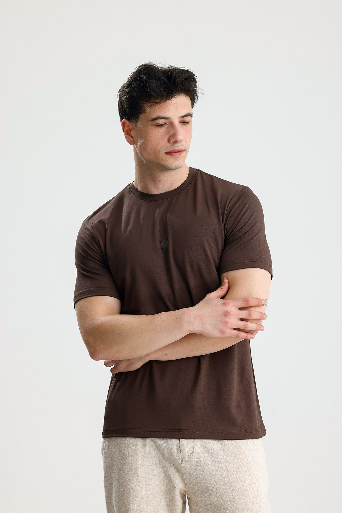 FİGO Erkek Bisiklet Yaka Minimal Logo Detaylı Basic Tişört