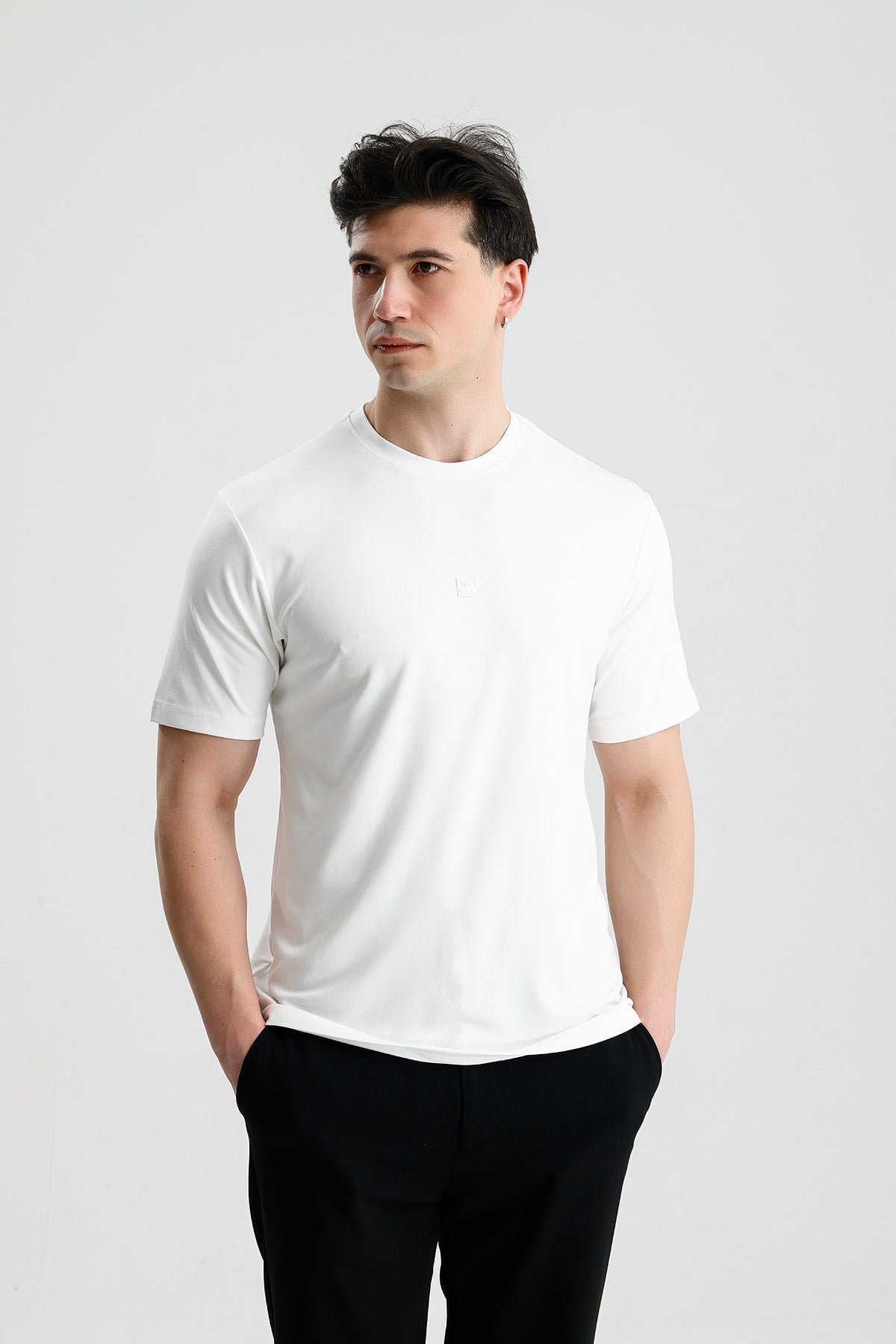 FİGO Erkek Bisiklet Yaka Minimal Logo Detaylı Basic Tişört