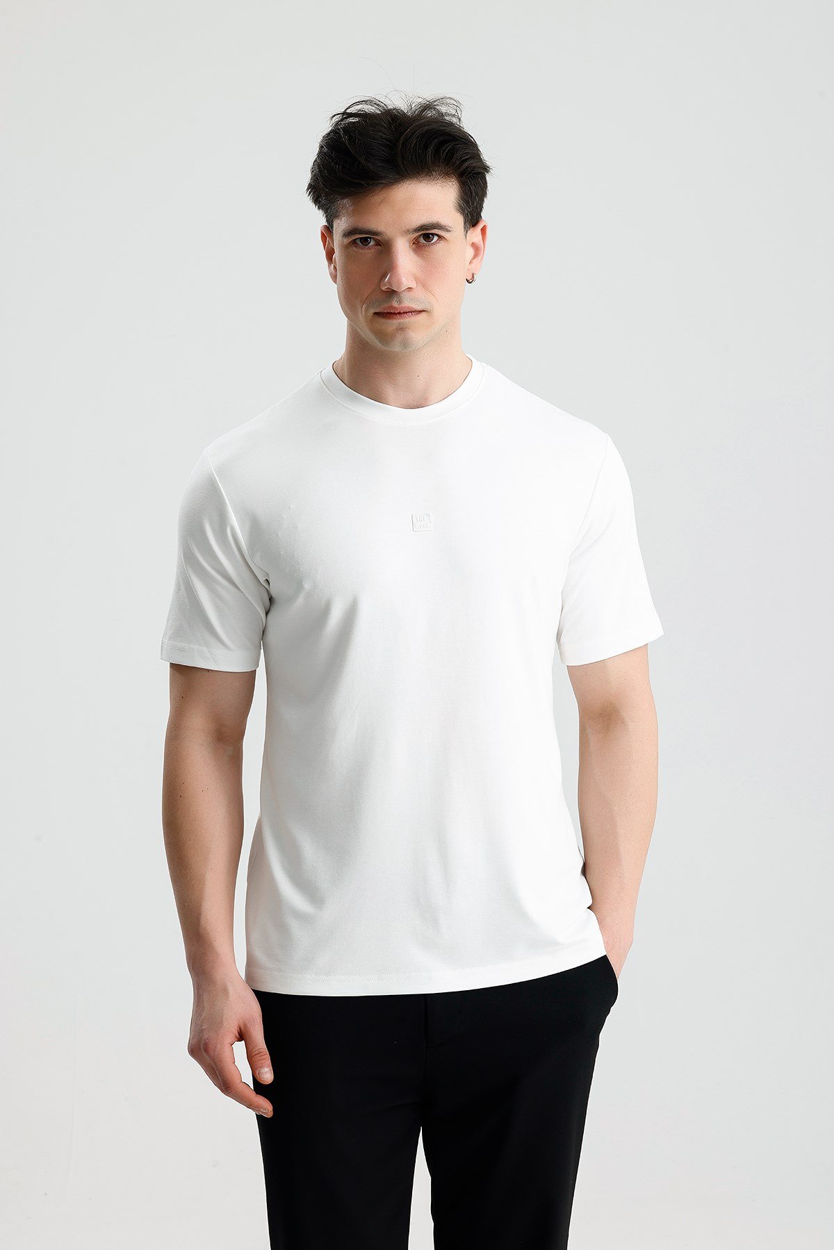 FİGO Erkek Bisiklet Yaka Minimal Logo Detaylı Basic Tişört
