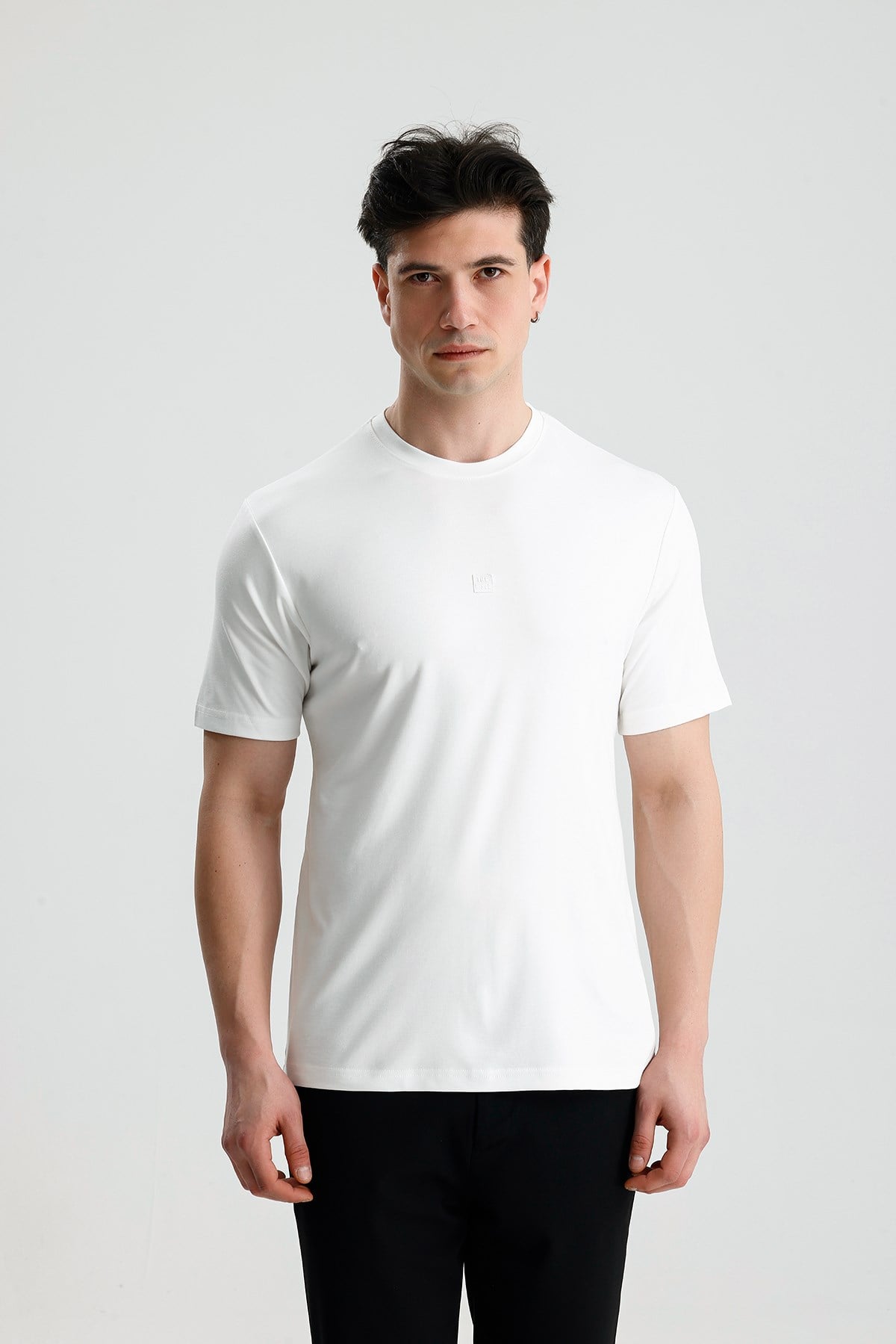 FİGO Erkek Bisiklet Yaka Minimal Logo Detaylı Basic Tişört