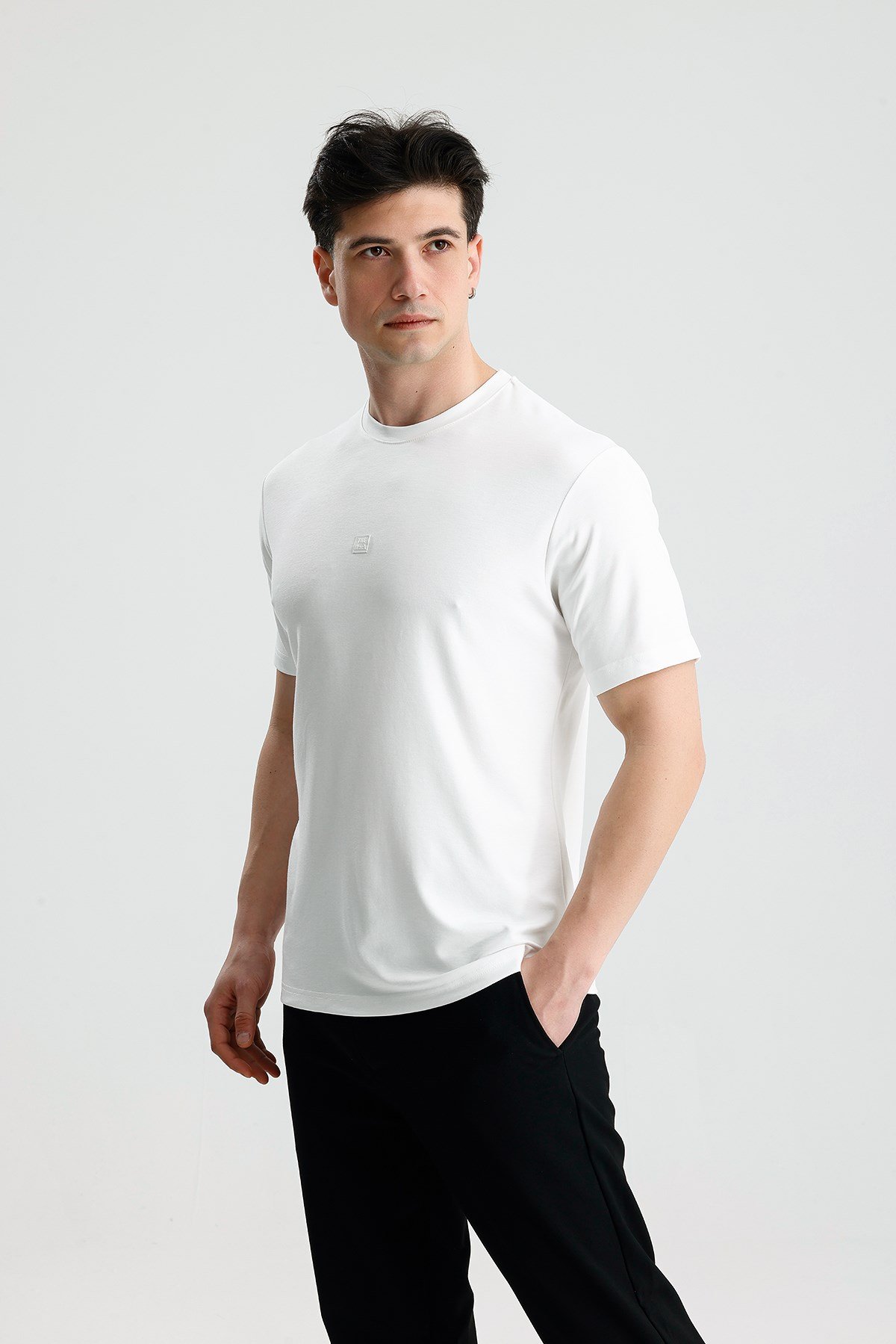FİGO Erkek Bisiklet Yaka Minimal Logo Detaylı Basic Tişört
