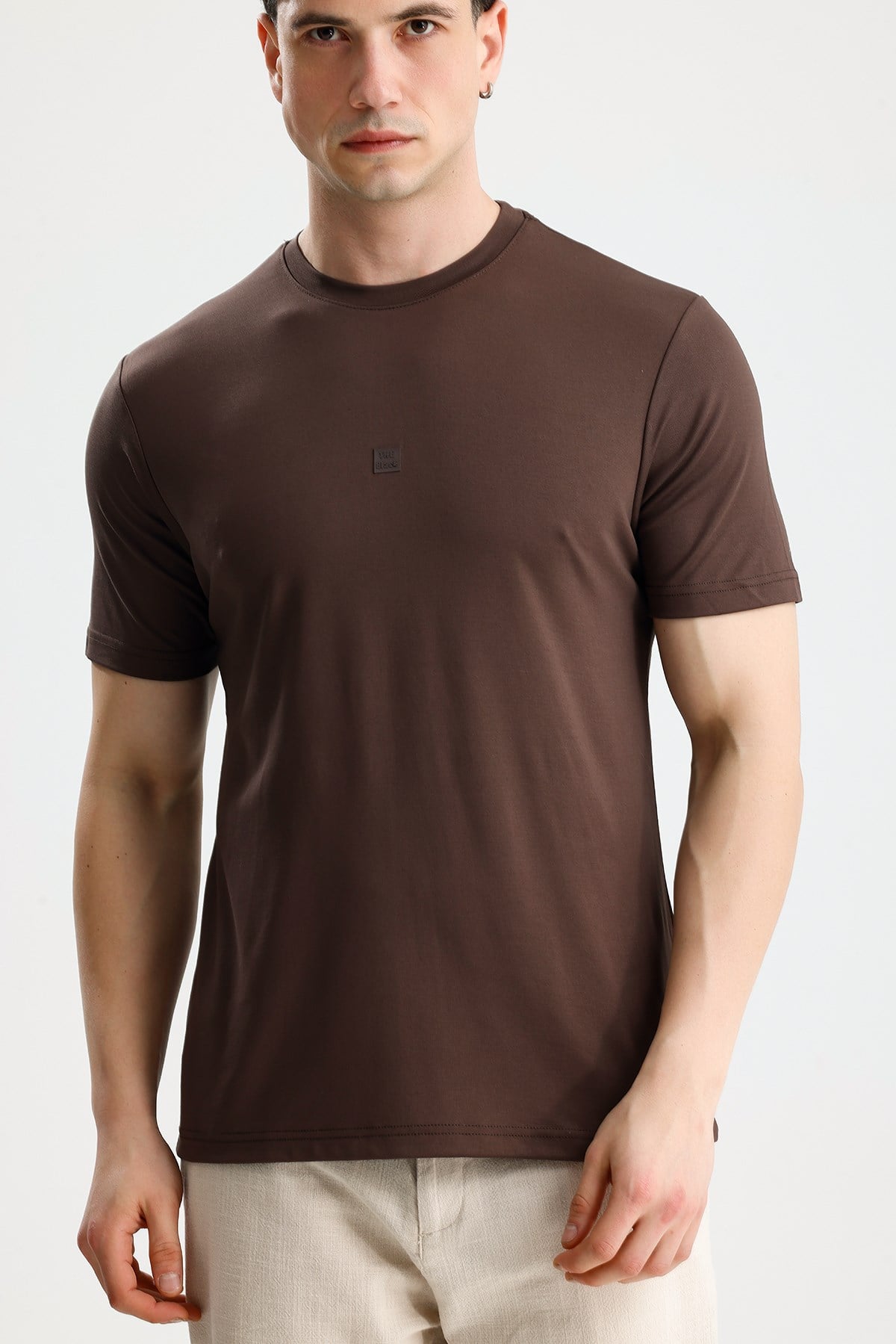 FİGO Erkek Bisiklet Yaka Minimal Logo Detaylı Basic Tişört