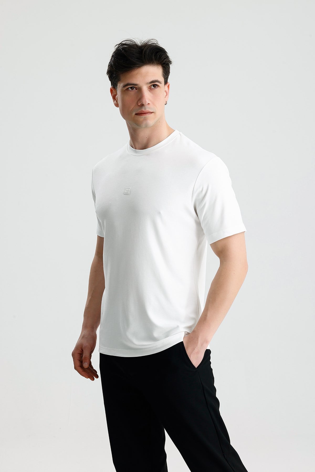 FİGO Erkek Bisiklet Yaka Minimal Logo Detaylı Basic Tişört