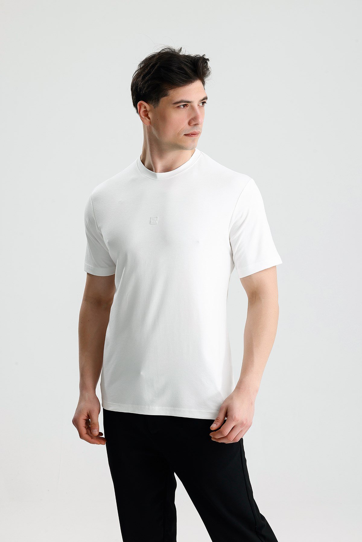 FİGO Erkek Bisiklet Yaka Minimal Logo Detaylı Basic Tişört