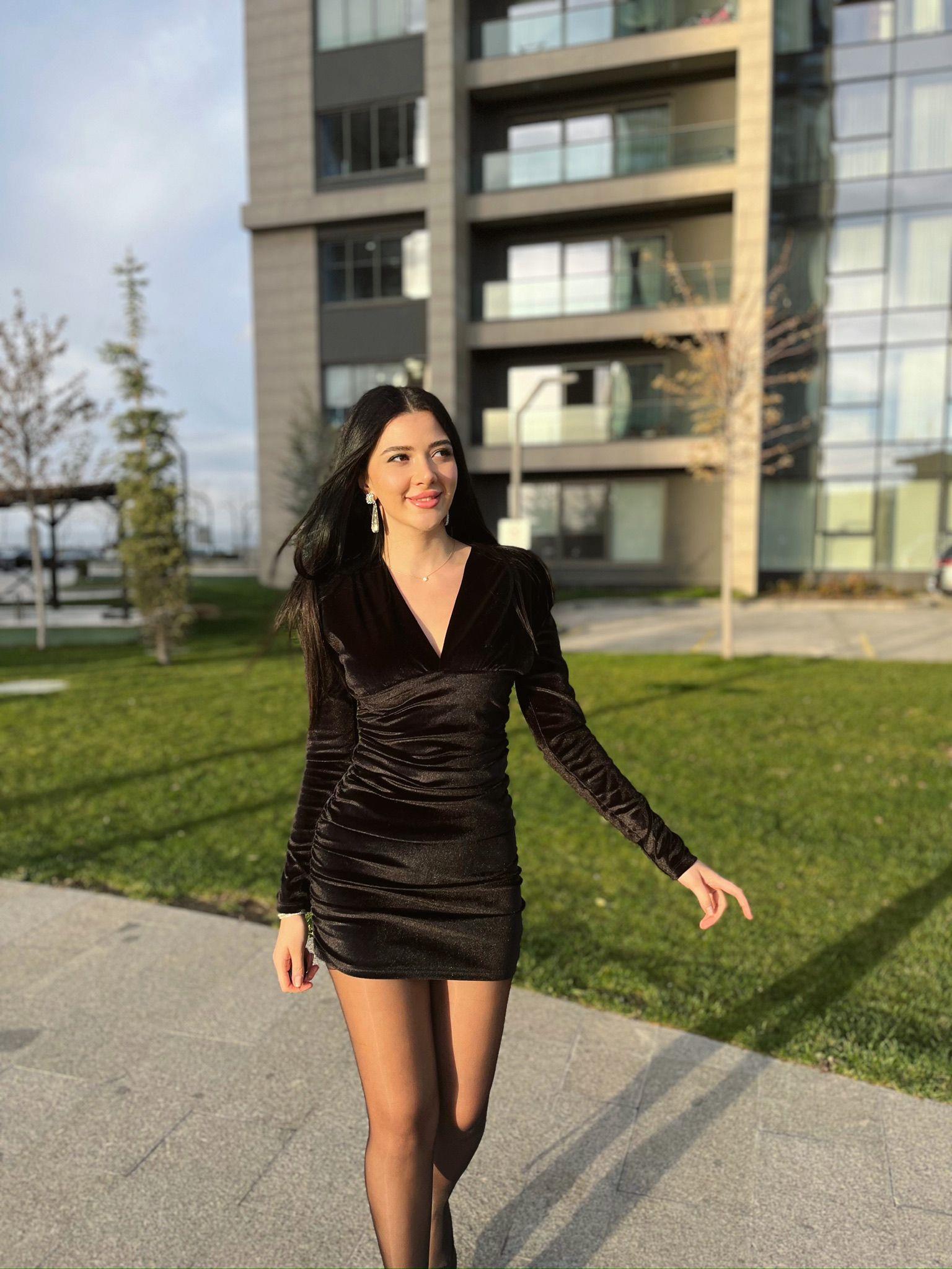 Kadife Siyah Drapeli Elbise