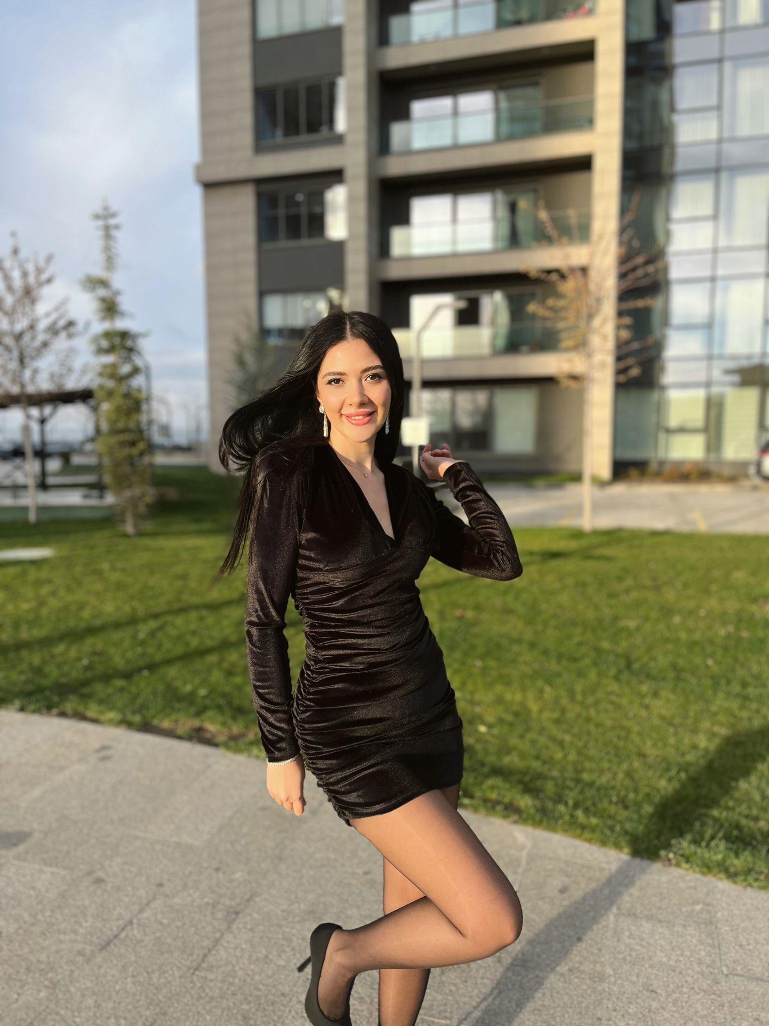 Kadife Siyah Drapeli Elbise