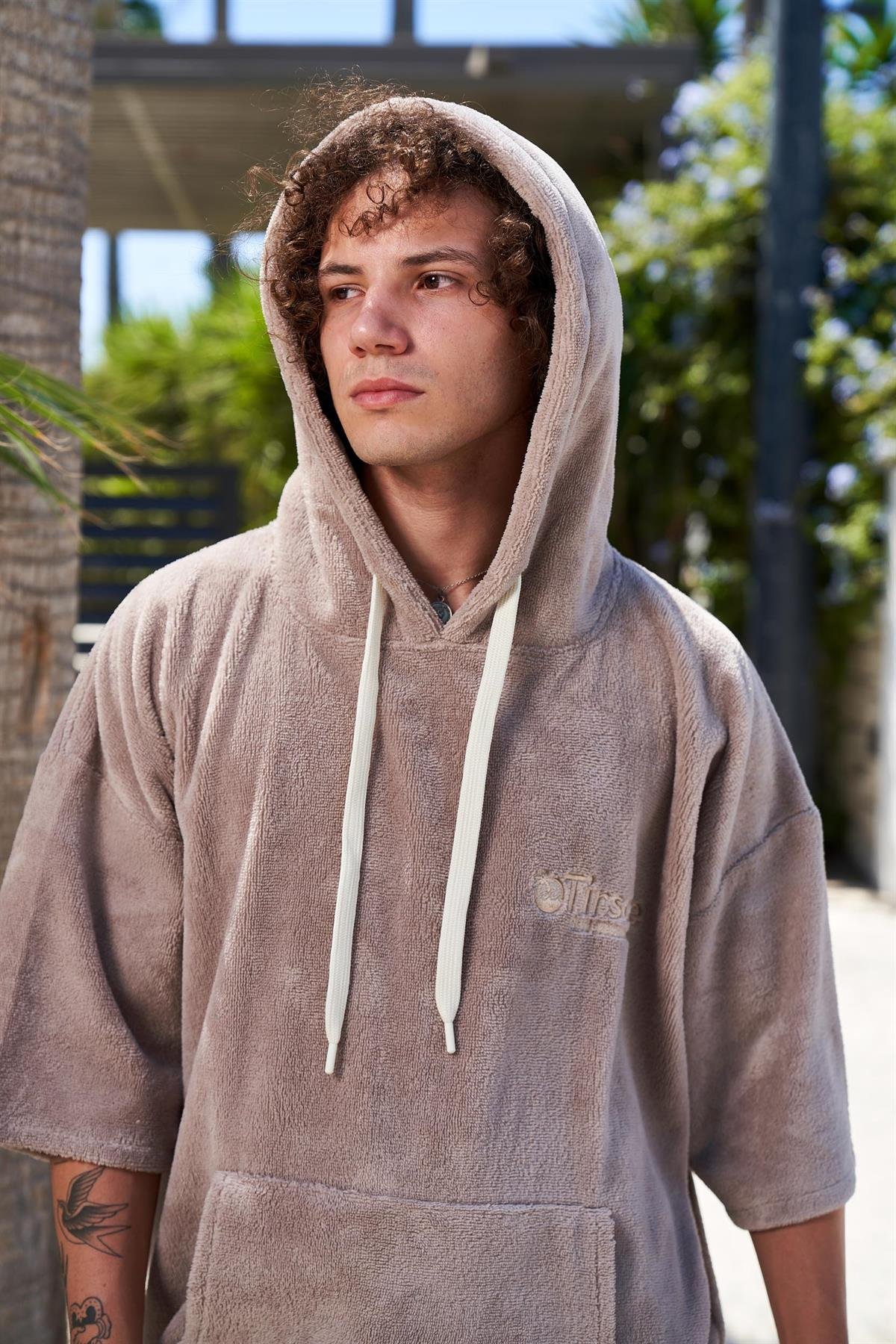 Man Camel Surf Poncho