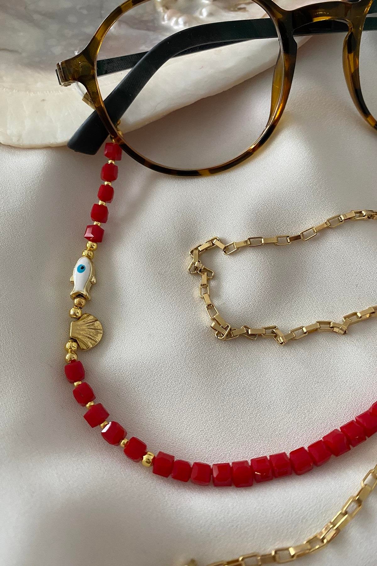 Kırmızı Kare Kristal Gözlük Askısı