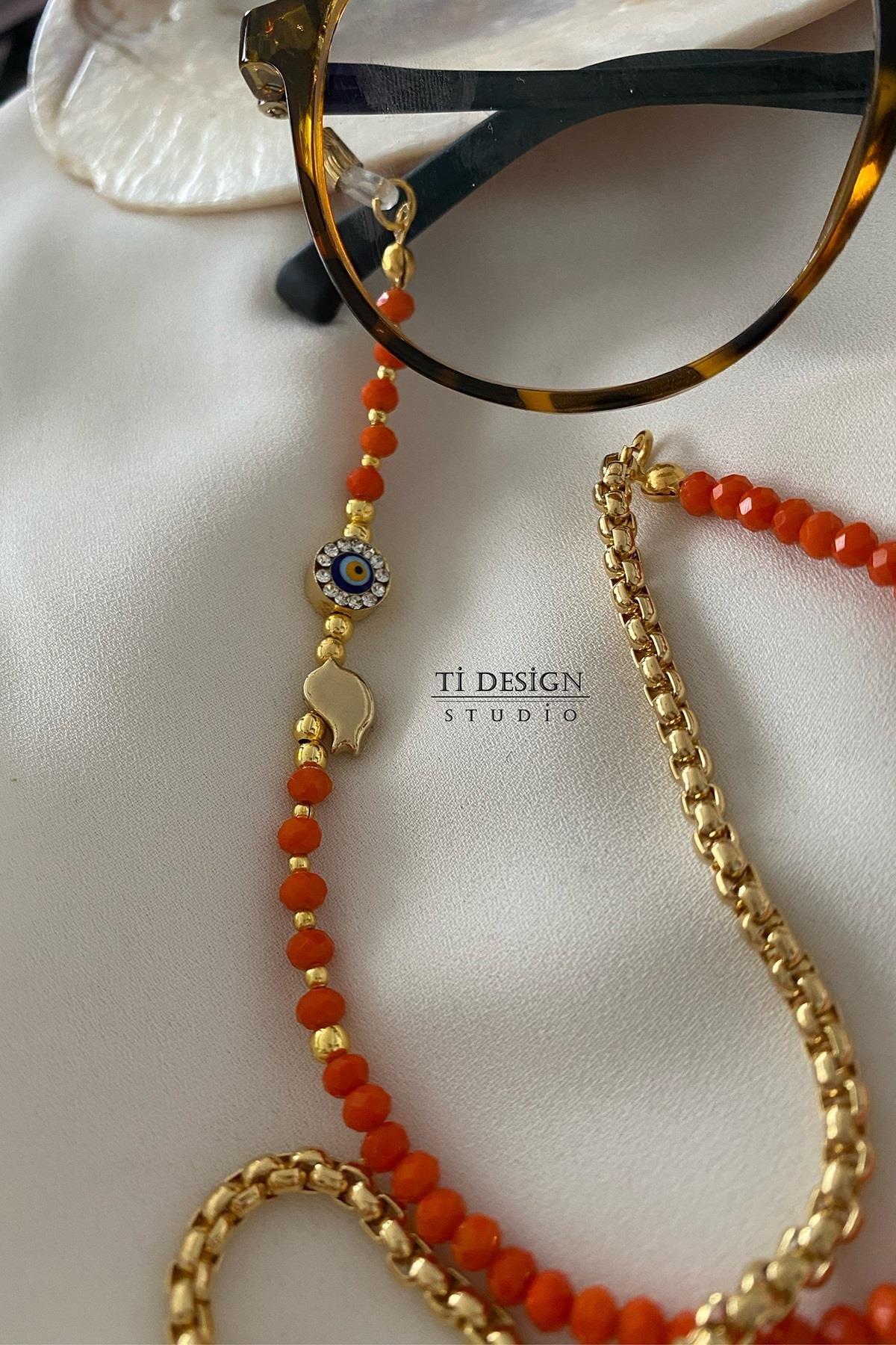 Kırmızı Kristal Gözlük Askısı