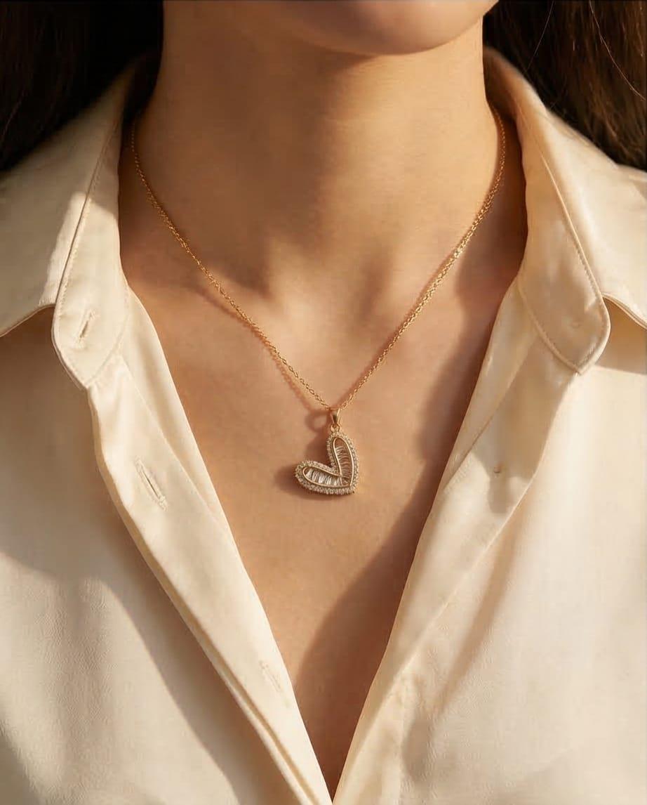 Çizgili-Taşlı Kalp Kolye