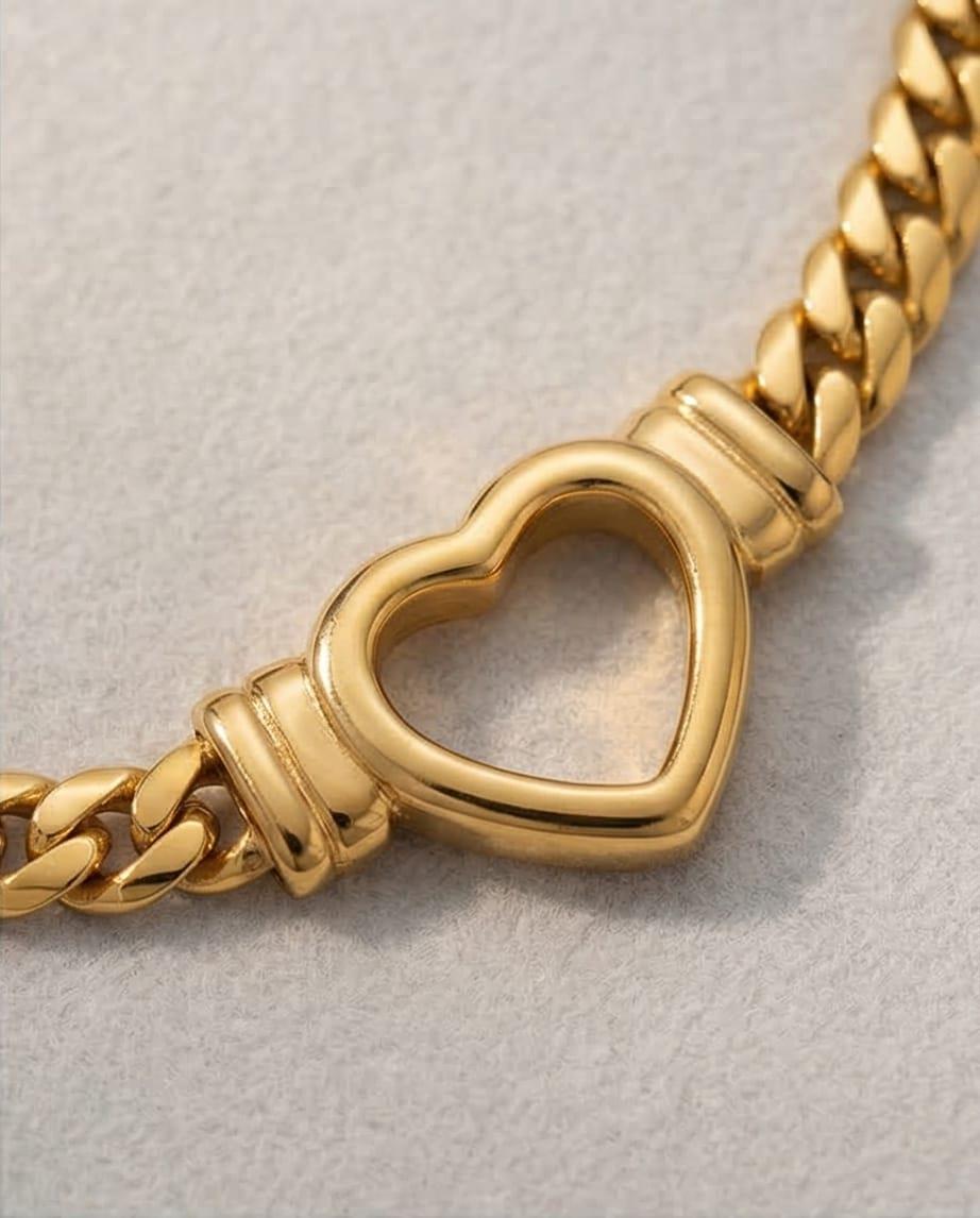 Ortası Kalp Örme Kolye