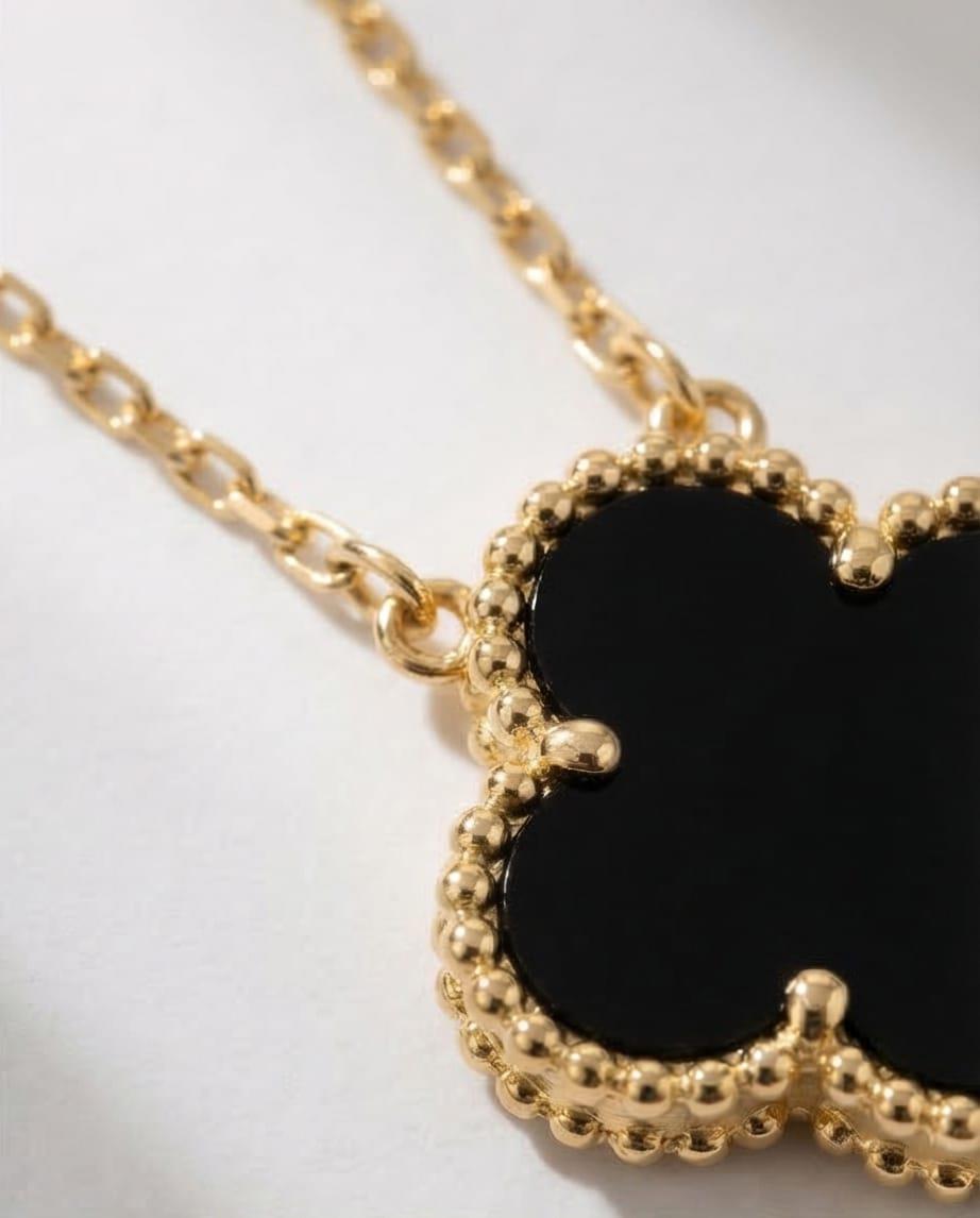 Siyah Yonca Kolye