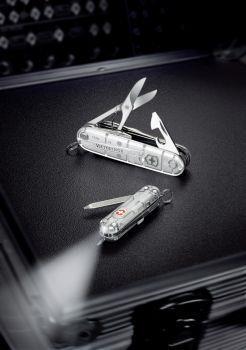 Victorinox 1.3713.T7 Huntsman Çakı