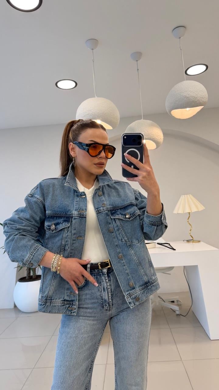 ARKASI İŞLEME YAZILI DENIM CEKET