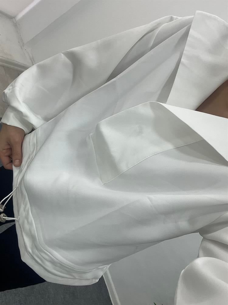 BEYAZ  GENİŞ YAKA SWEAT