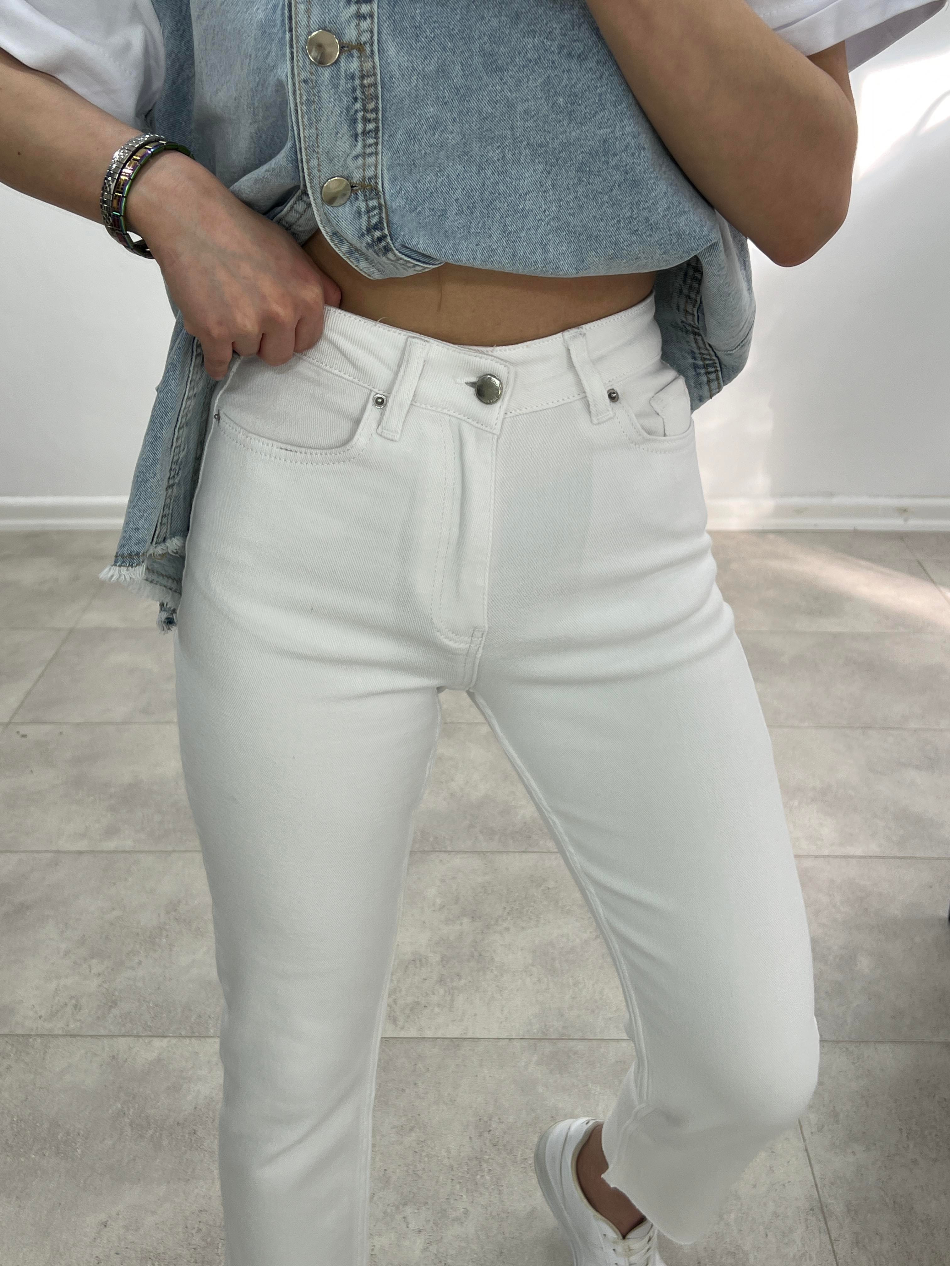 BEYAZ LİKRALI MOM JEANS