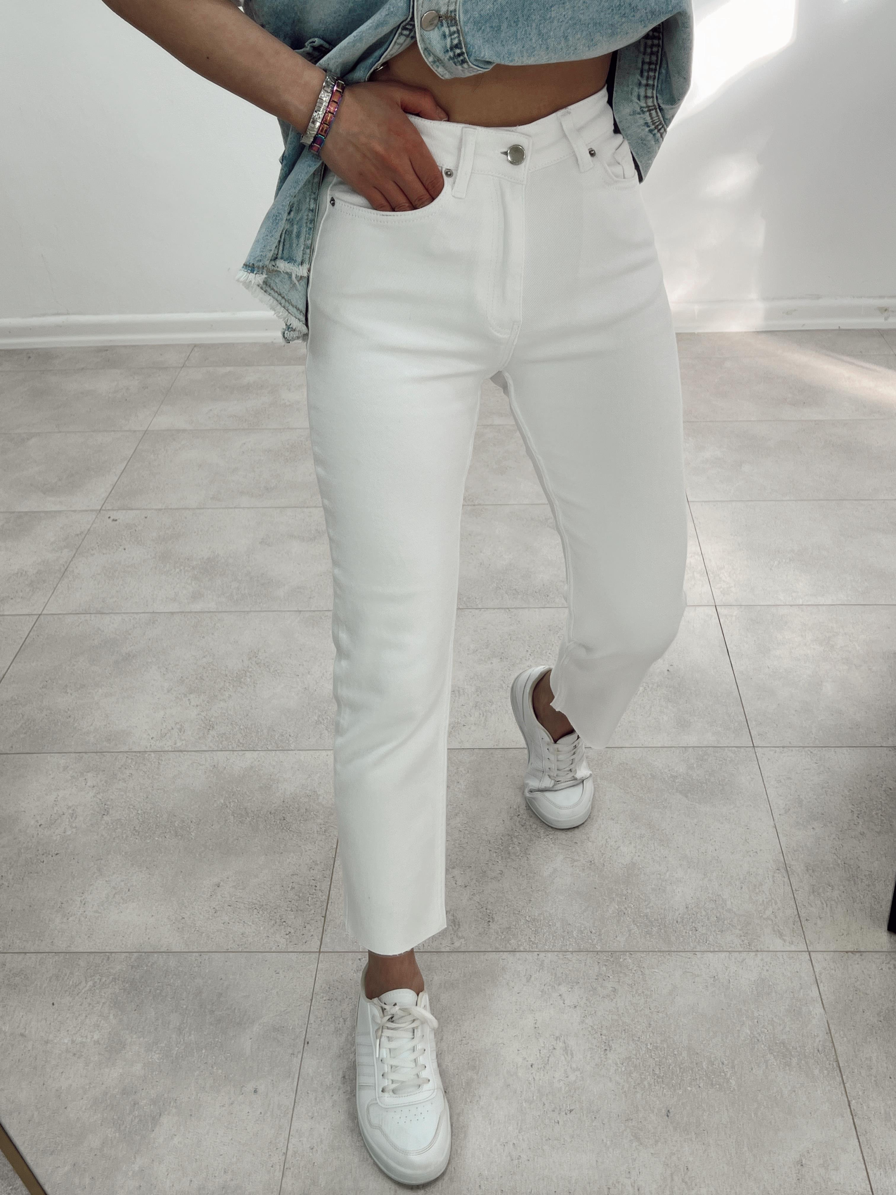 BEYAZ LİKRALI MOM JEANS