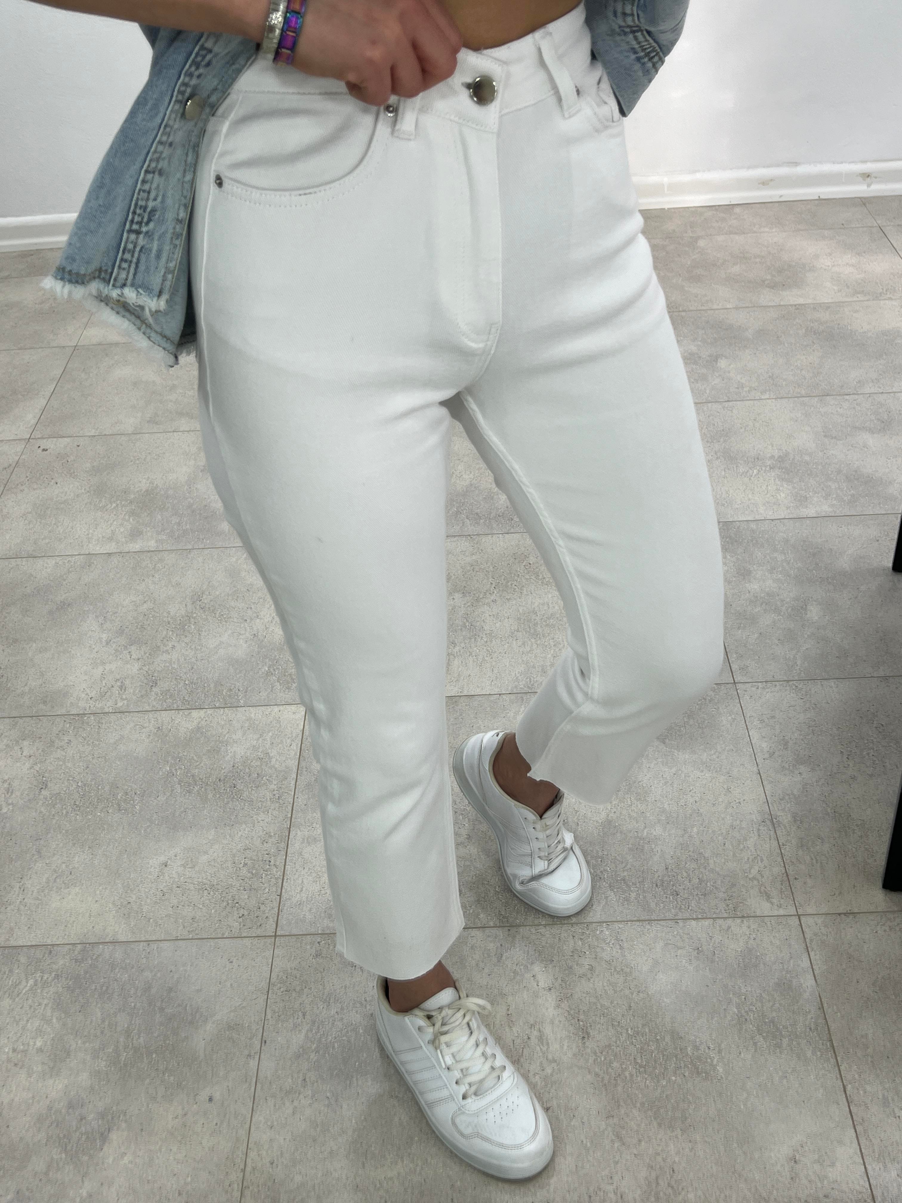 BEYAZ LİKRALI MOM JEANS