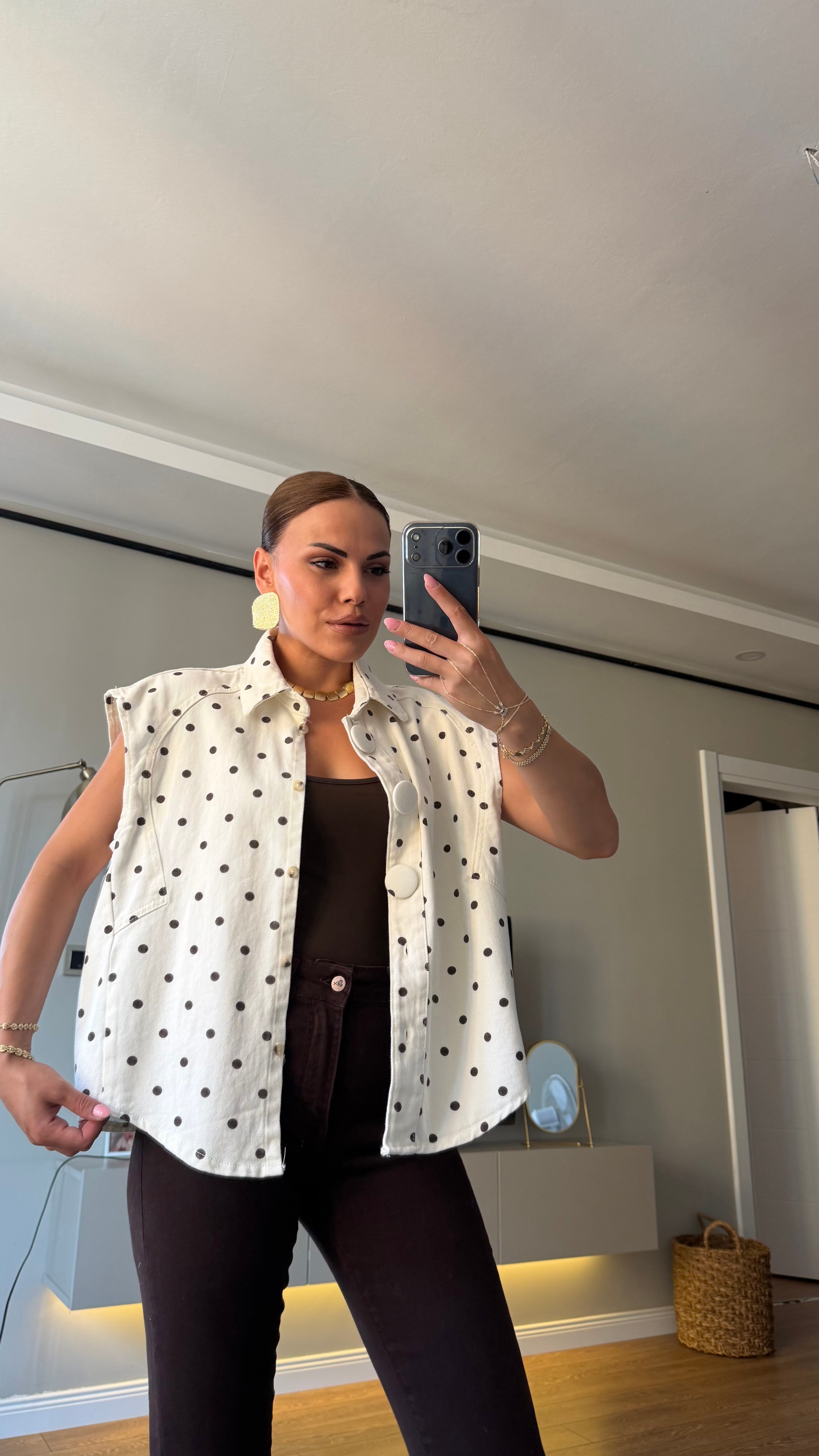 Büyük Düğmeli Puantiyeli Oversize Kolsuz Yelek